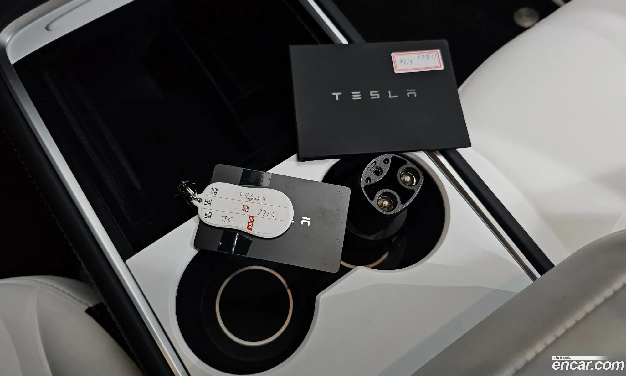 Tesla Model Y 2024 LRWYGCFS5RC426879 — 33