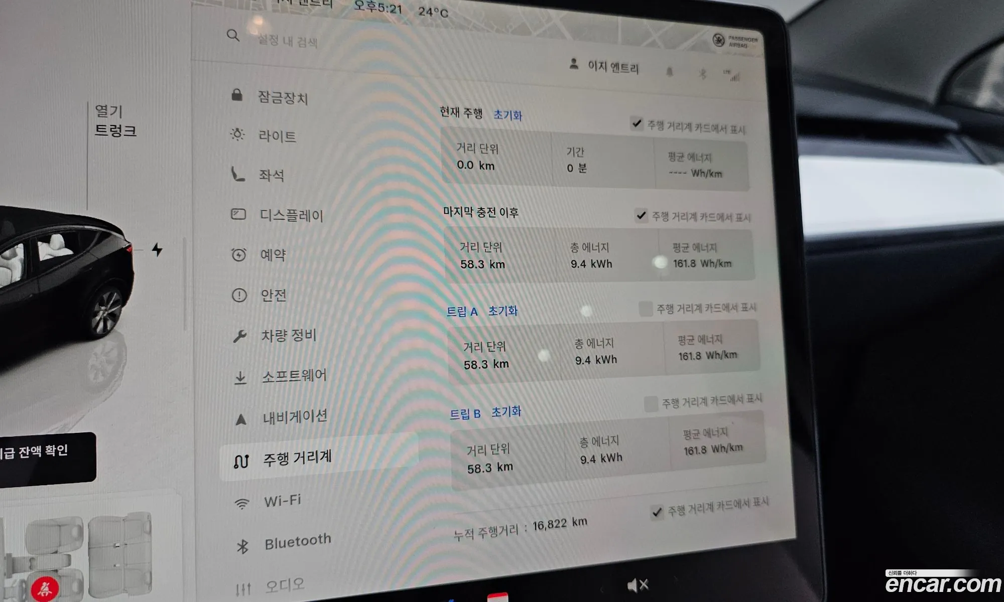 Tesla Model Y 2024 LRWYGCFS5RC426879 — 30