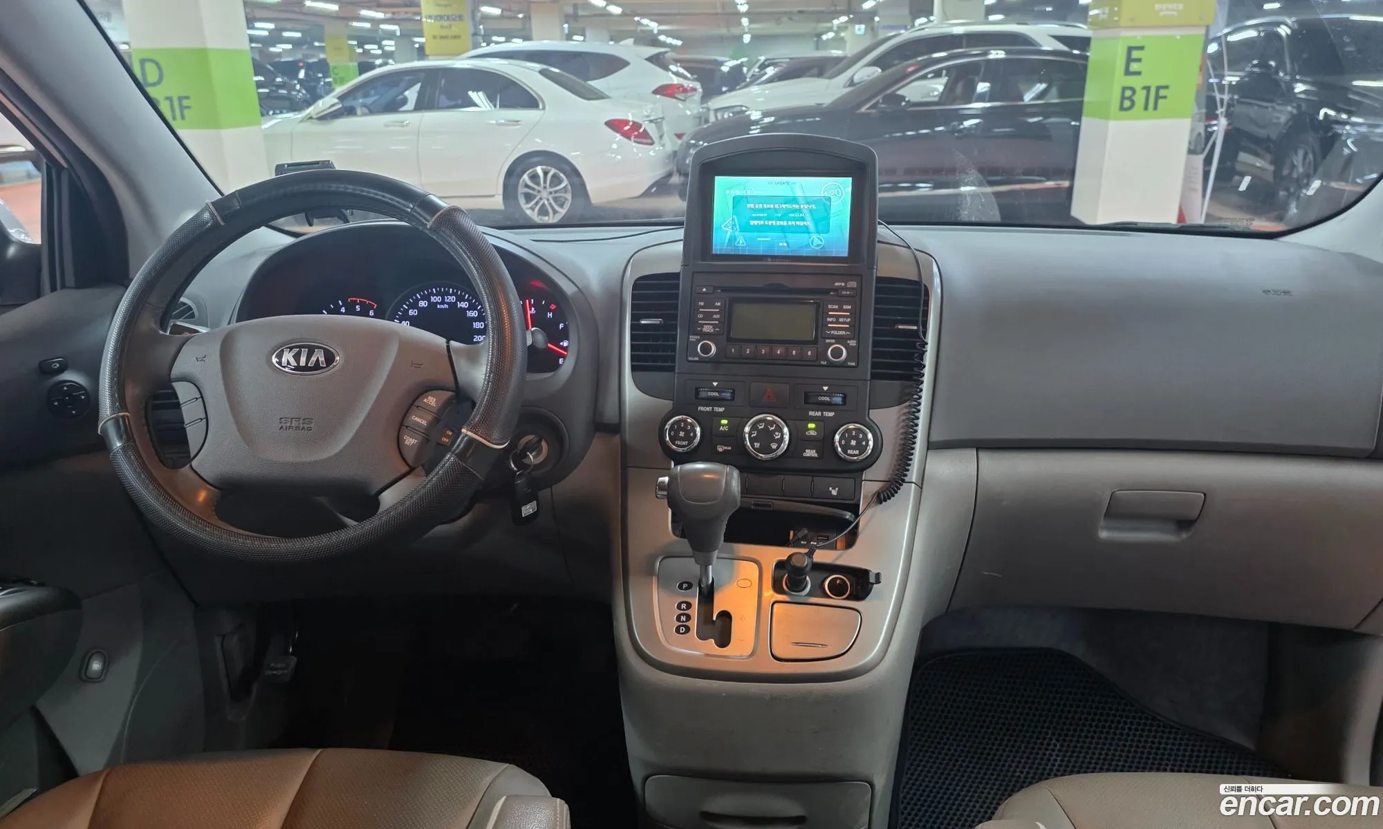 Kia Carnival R 2013 — 2