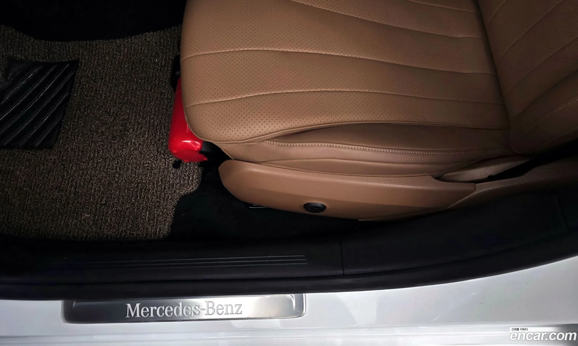 Mercedes-Benz E-Class W214 2025 — 10