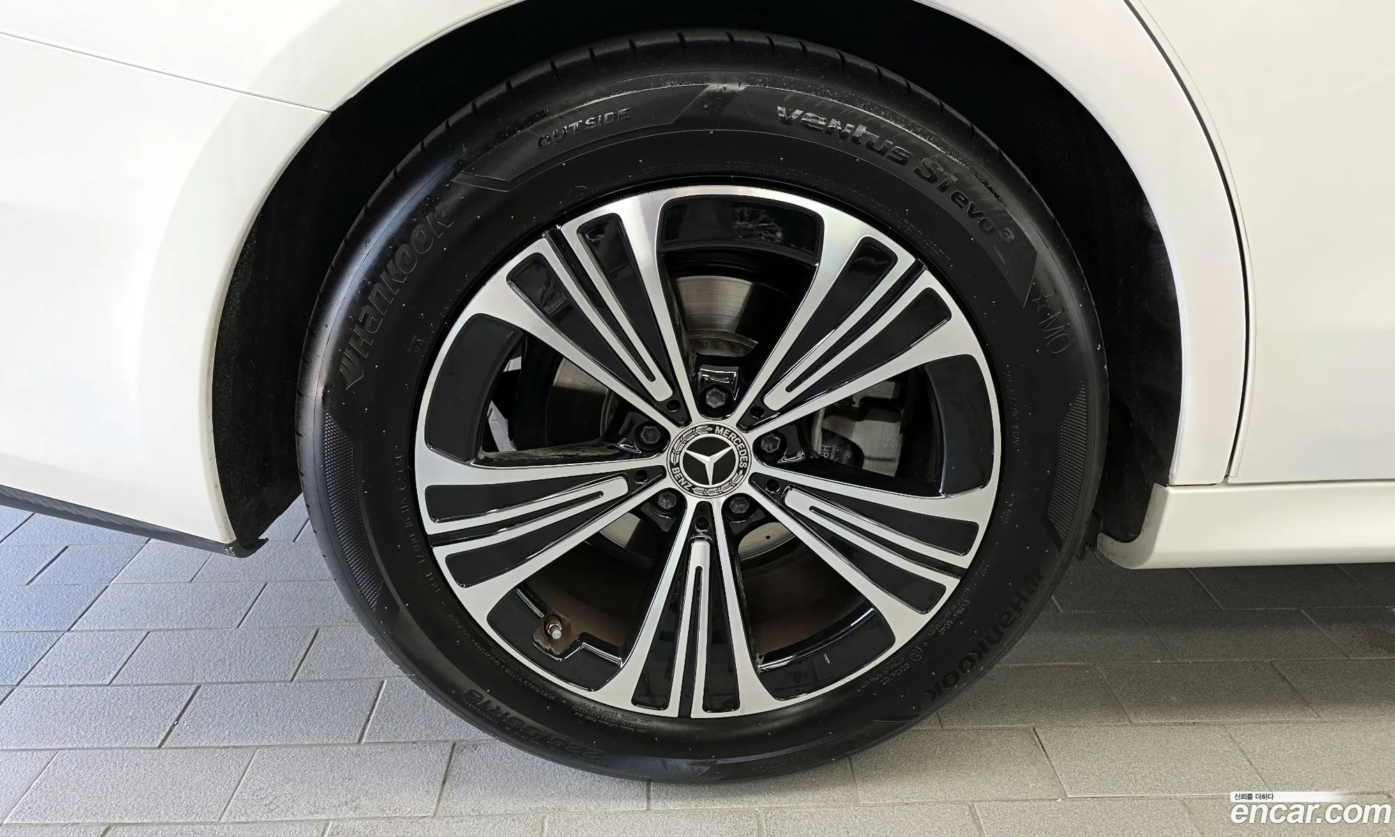 Mercedes-Benz E-Class W214 2025 — 26
