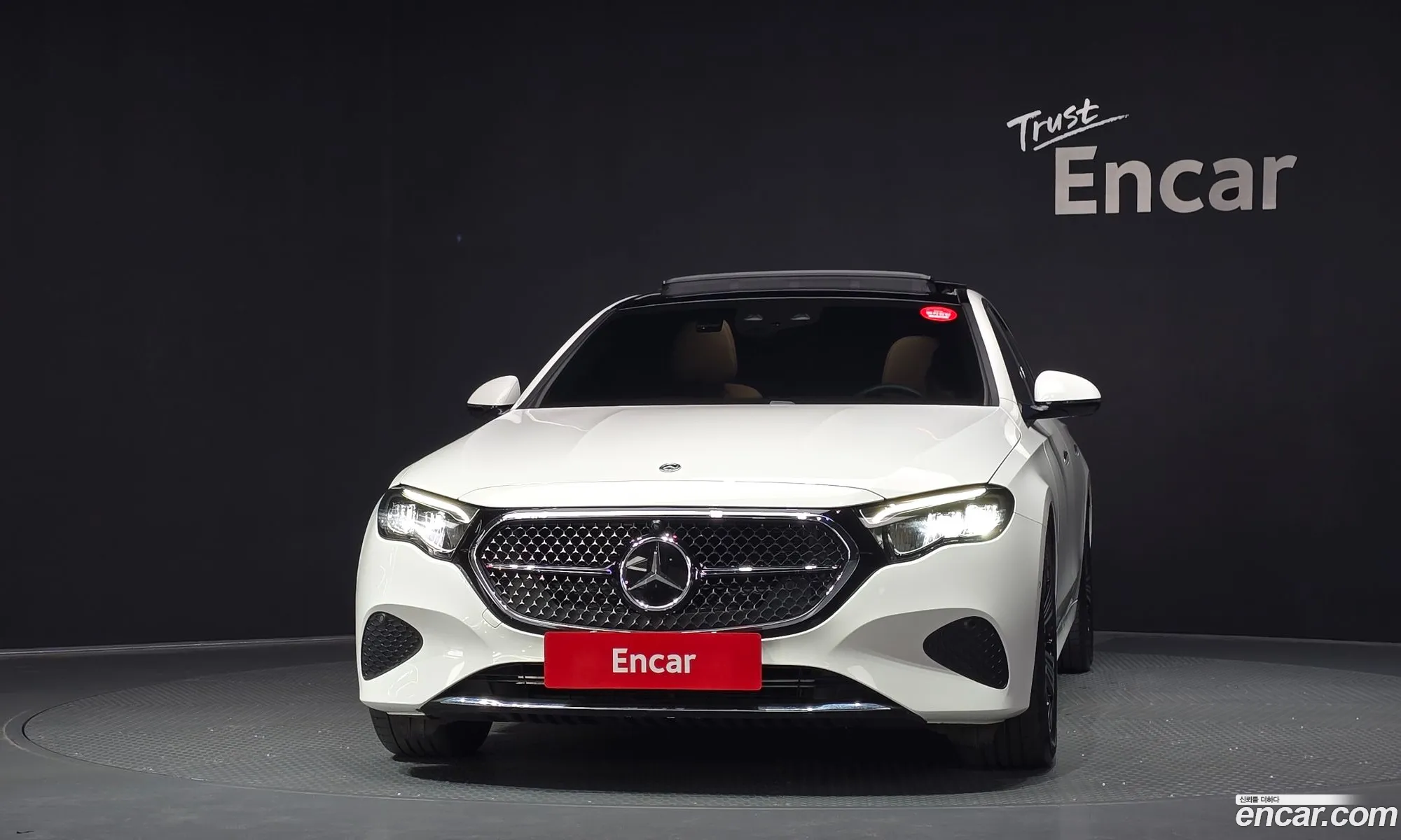 Mercedes-Benz E-Class W214 2025 — 30