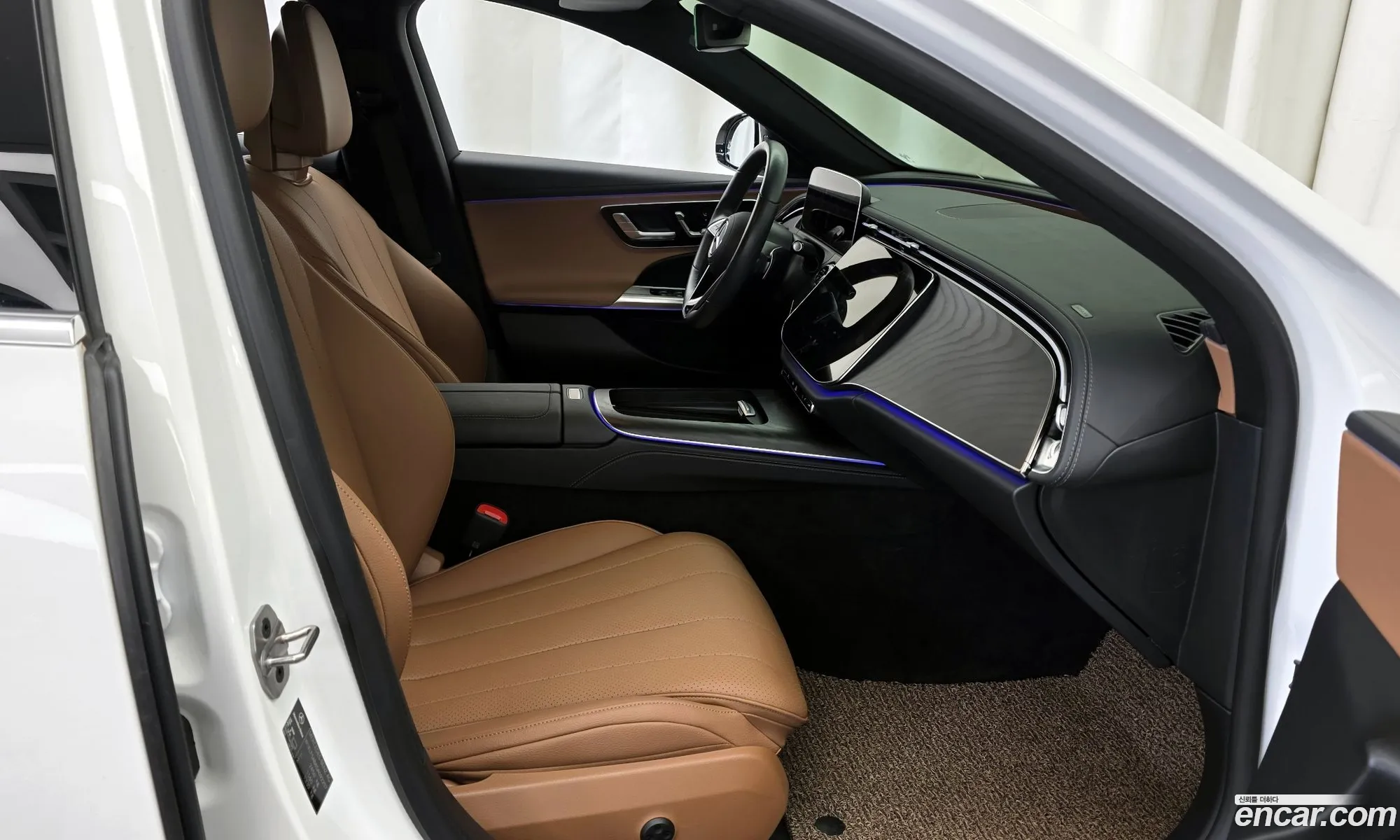 Mercedes-Benz E-Class W214 2025 — 28