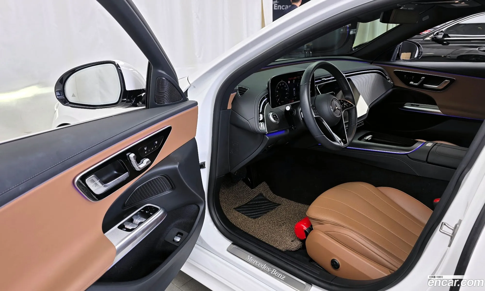 Mercedes-Benz E-Class W214 2025 — 32