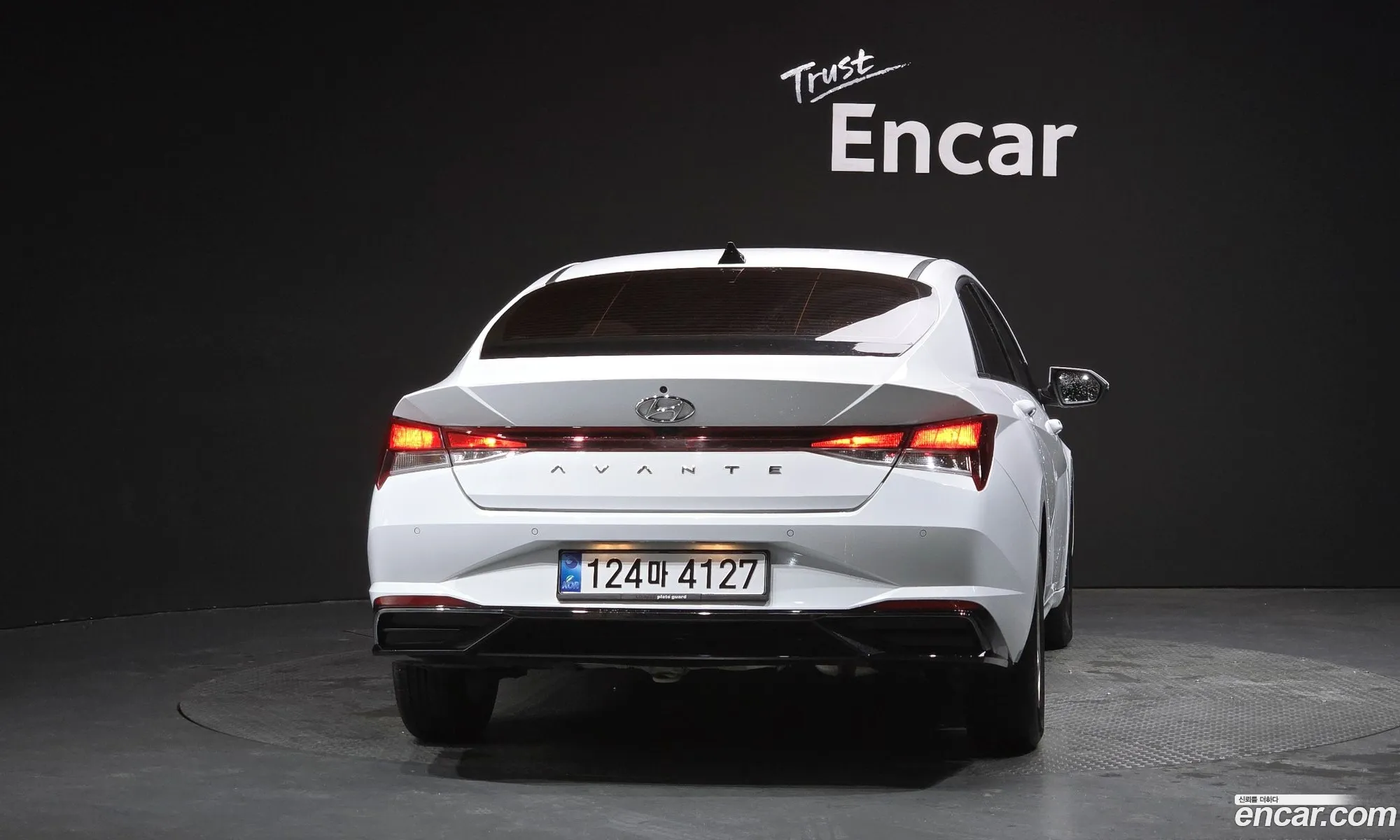 Hyundai Elantra 2022 — 4