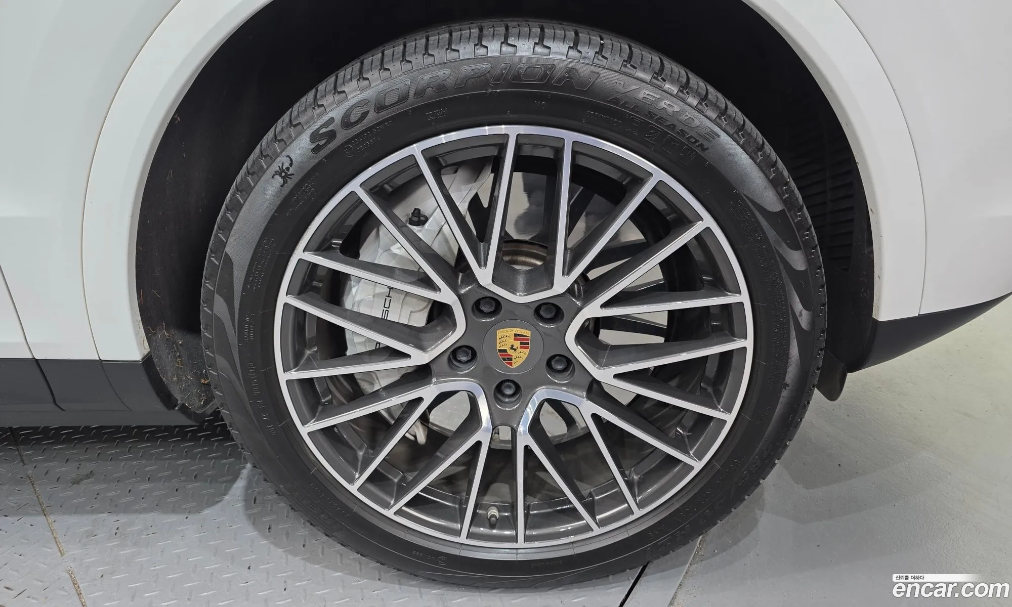 Porsche Cayenne 2019 WP1AA29Y6KDA17353 — 26