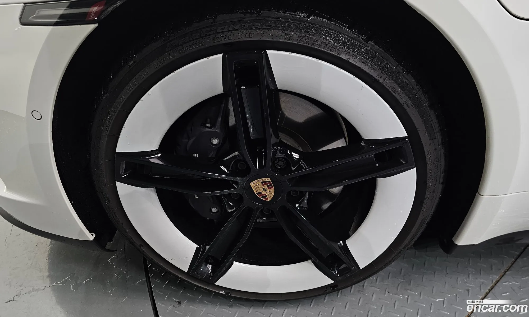 Porsche Taycan 2024 — 18