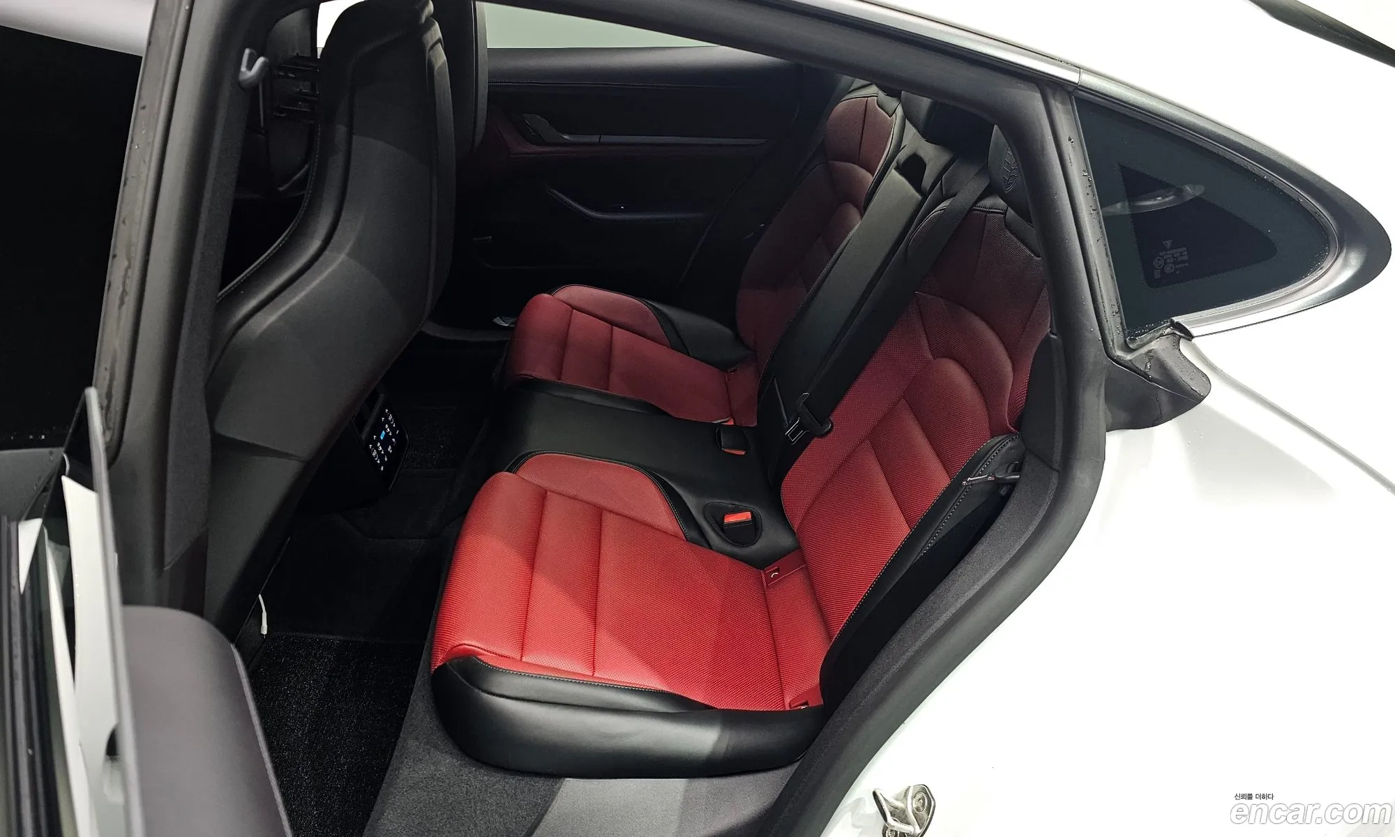 Porsche Taycan 2024 — 16