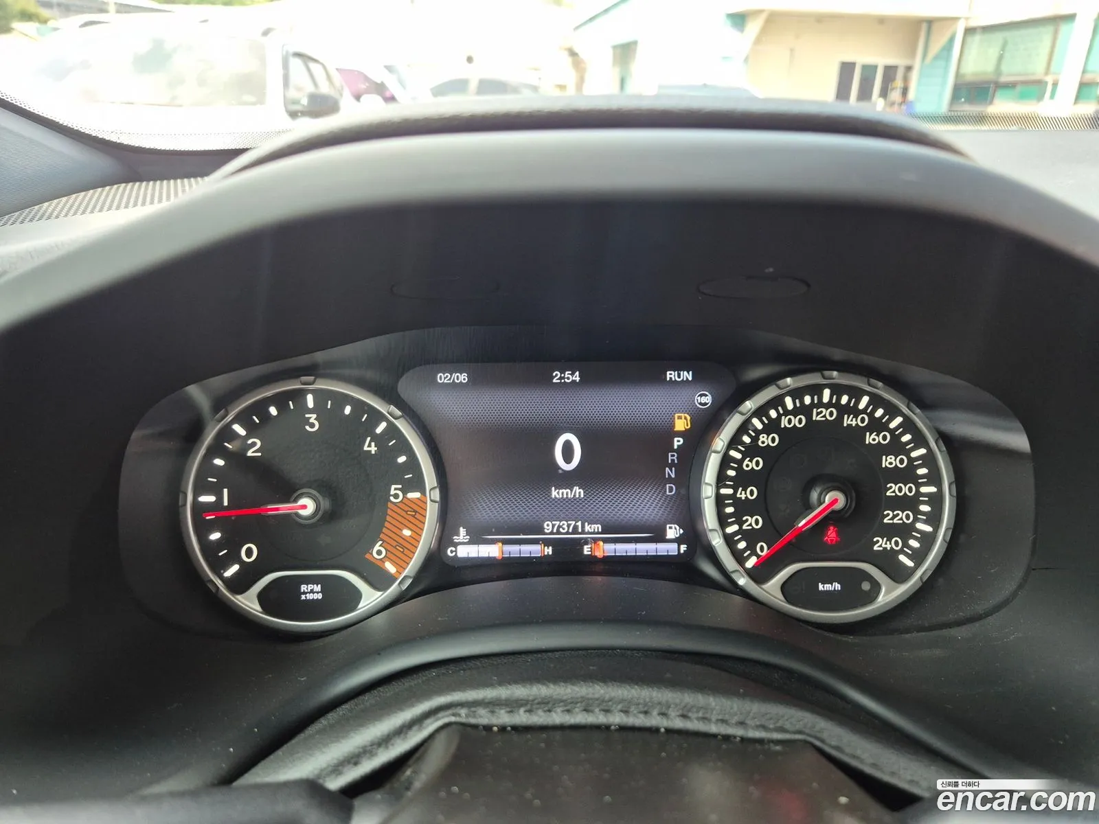 Jeep Renegade 2020 — 12