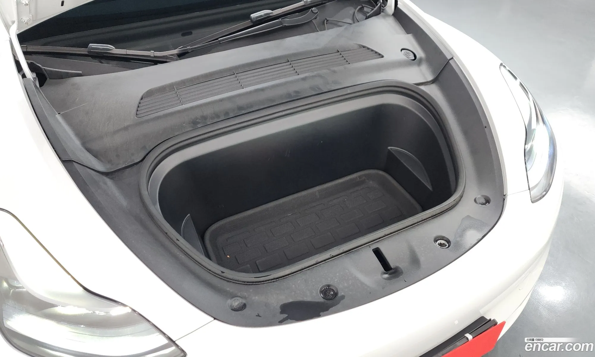 Tesla Model Y 2024 LRWYGCEL9RC564080 — 22