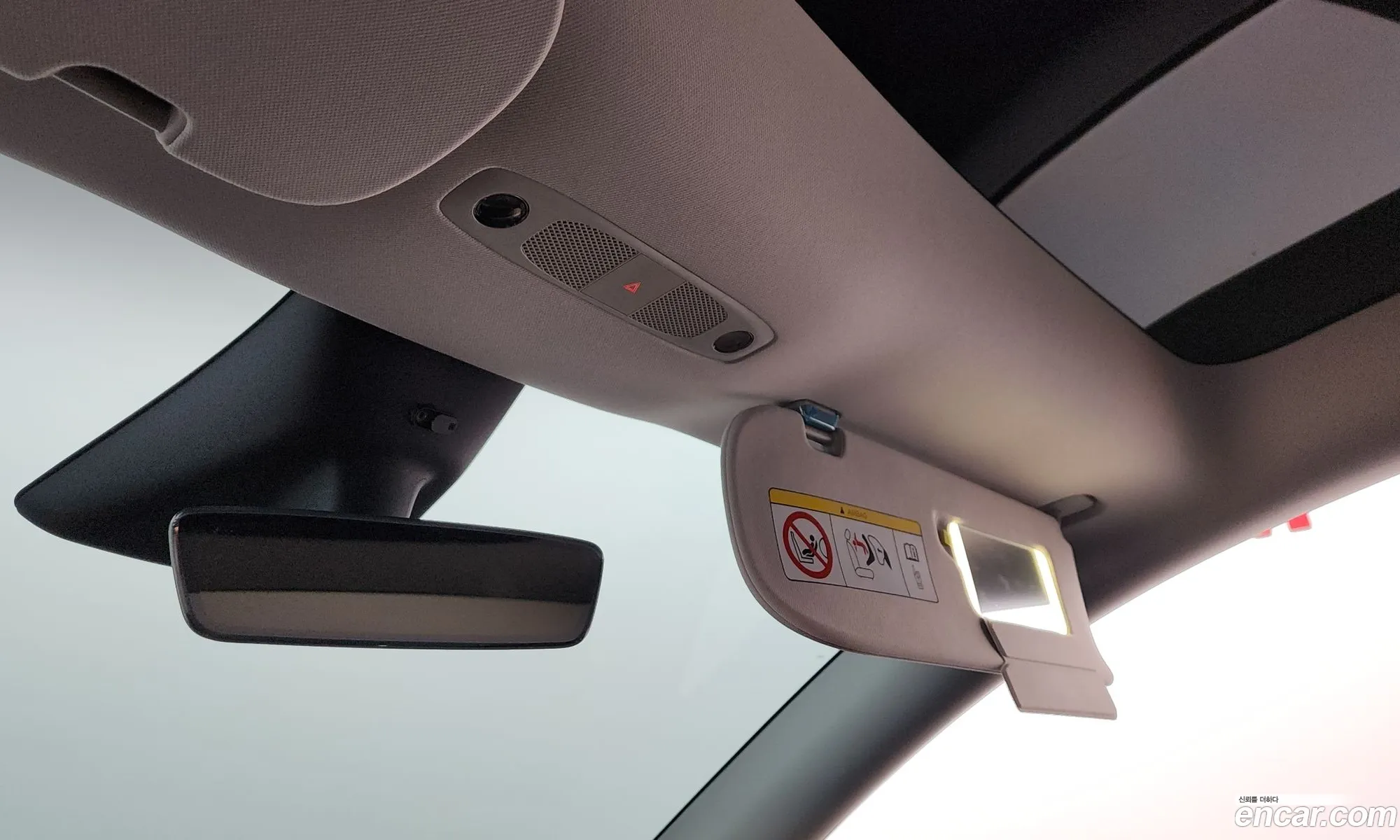Tesla Model Y 2024 LRWYGCEL9RC564080 — 4
