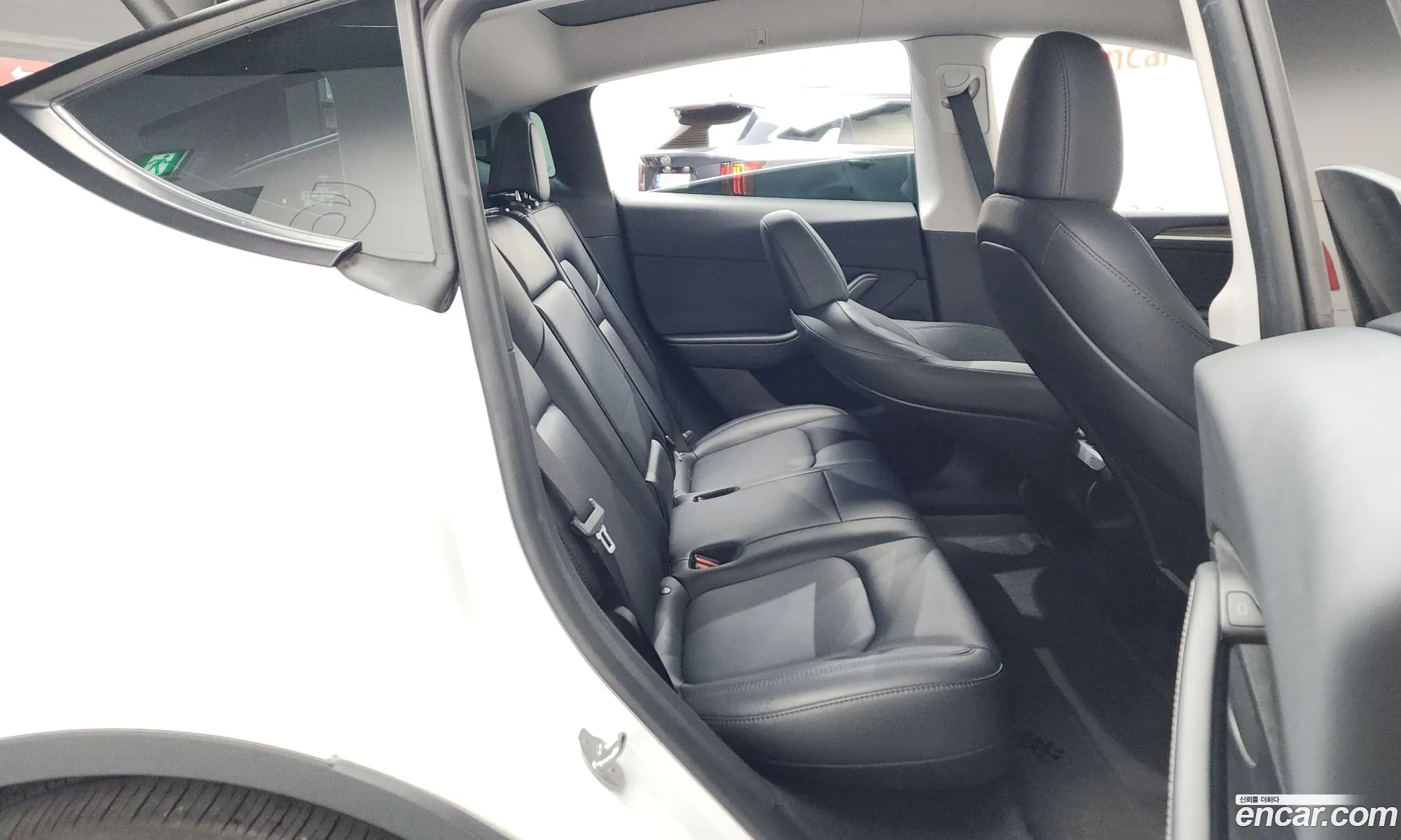 Tesla Model Y 2024 LRWYGCEL9RC564080 — 26