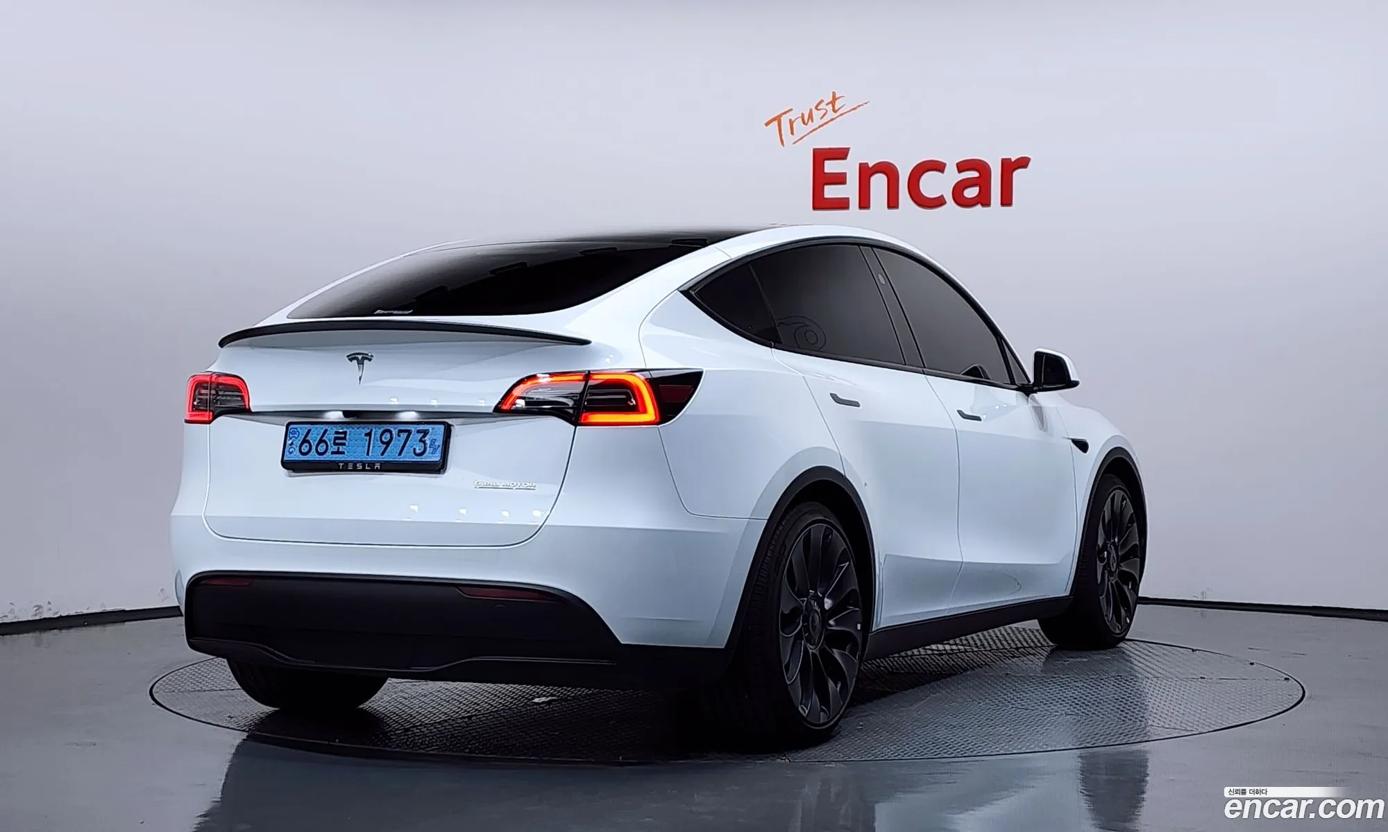 Tesla Model Y 2024 LRWYGCEL9RC564080 — 17