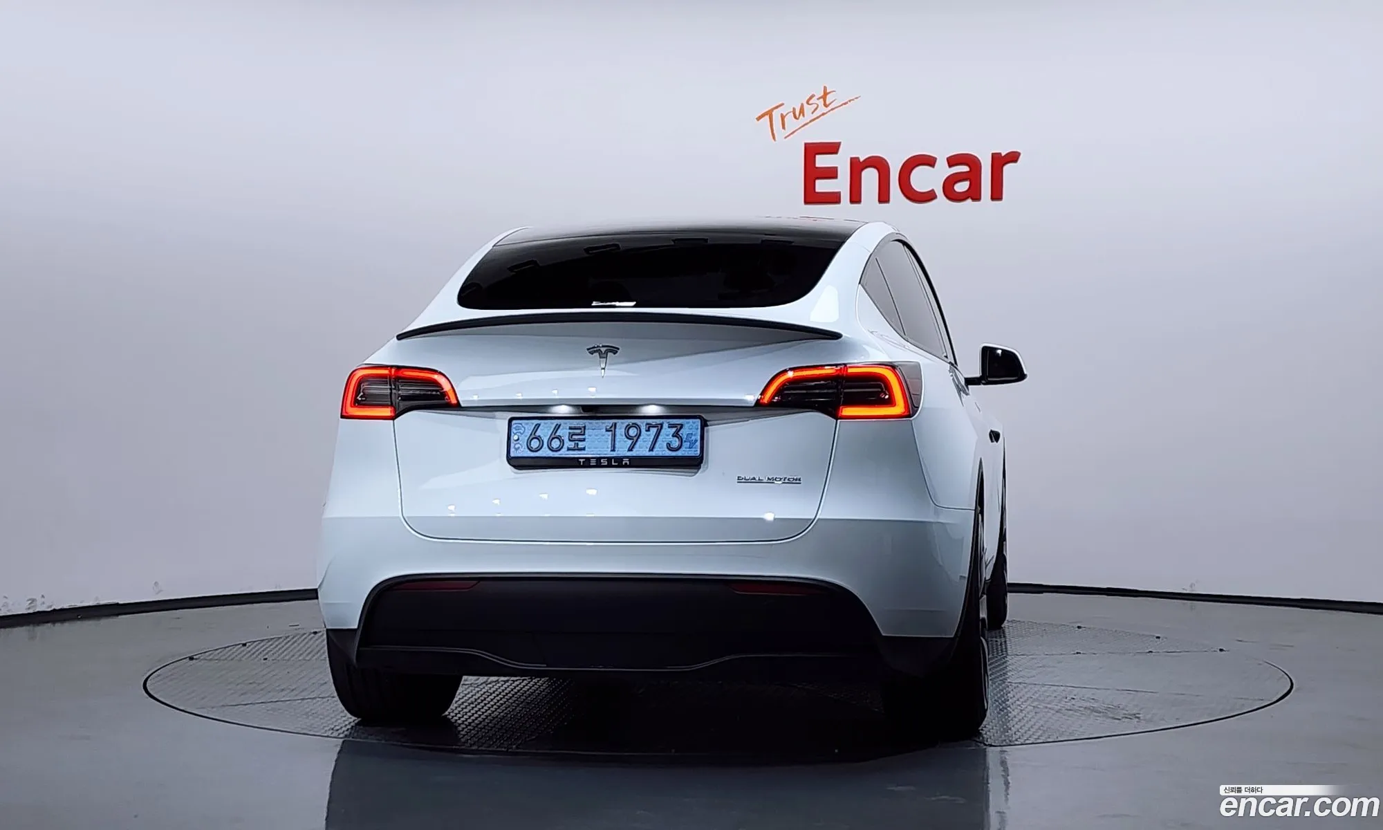 Tesla Model Y 2024 LRWYGCEL9RC564080 — 25