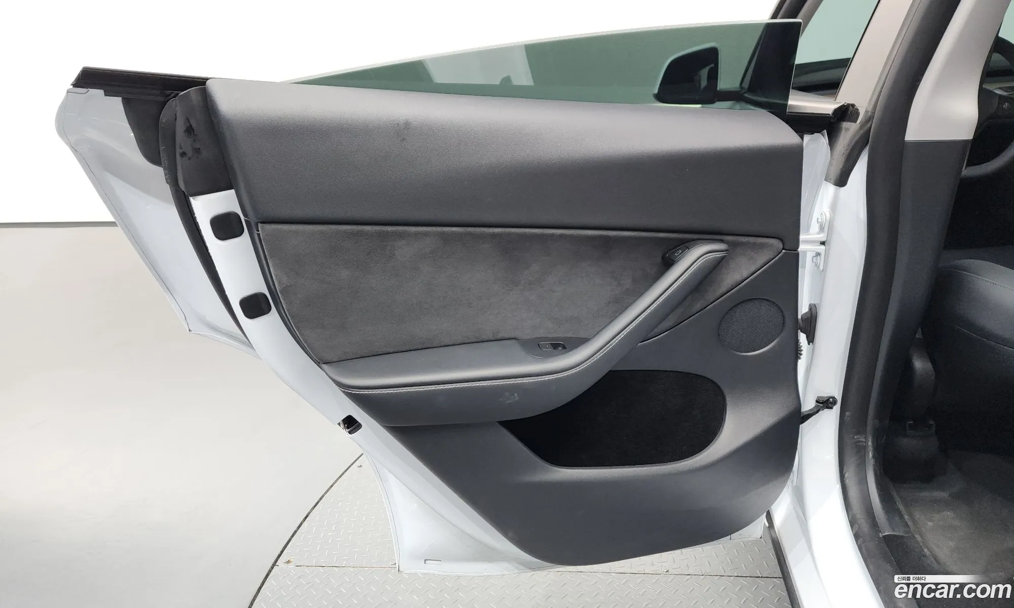Tesla Model Y 2024 LRWYGCEL9RC564080 — 6