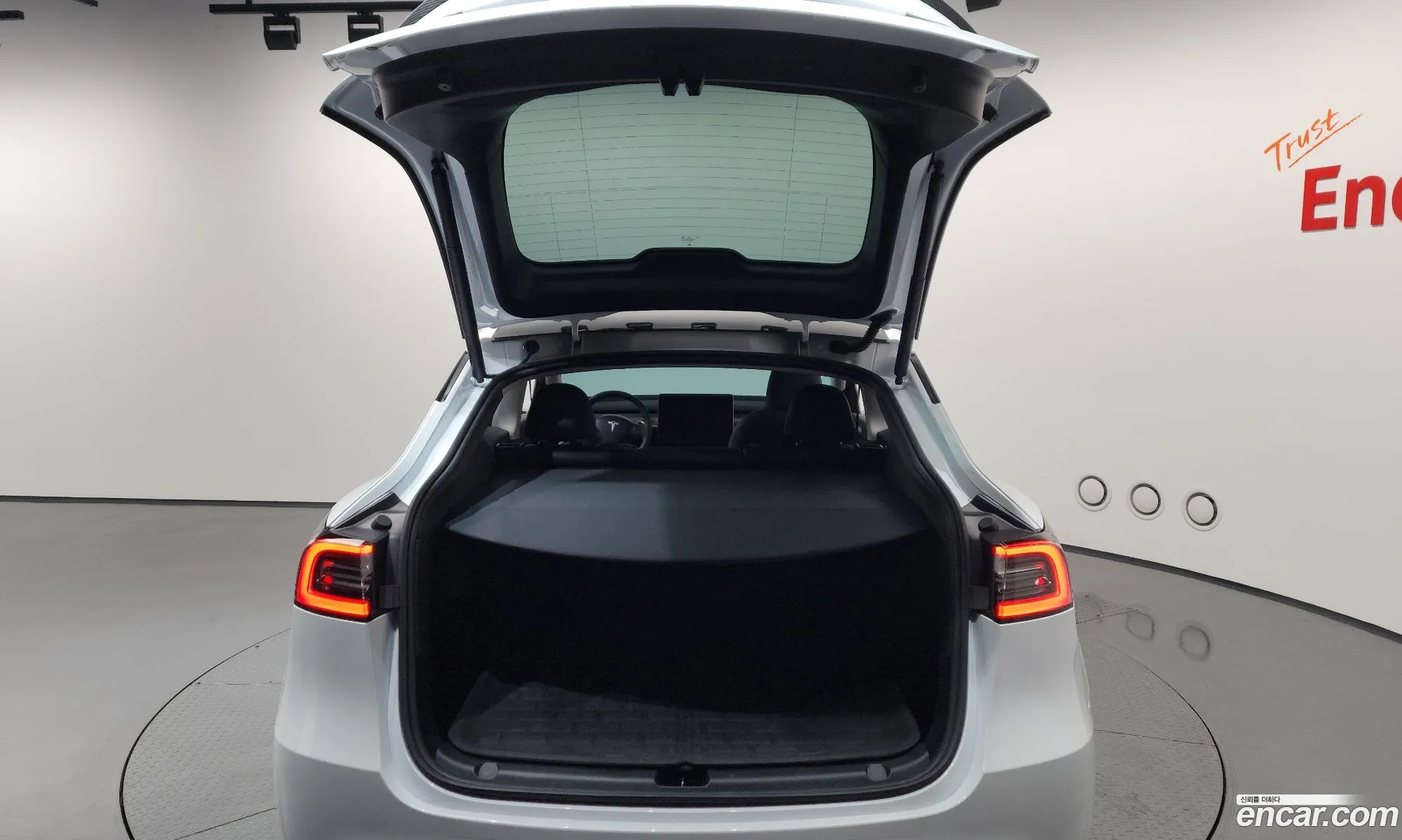 Tesla Model Y 2024 LRWYGCEL9RC564080 — 35