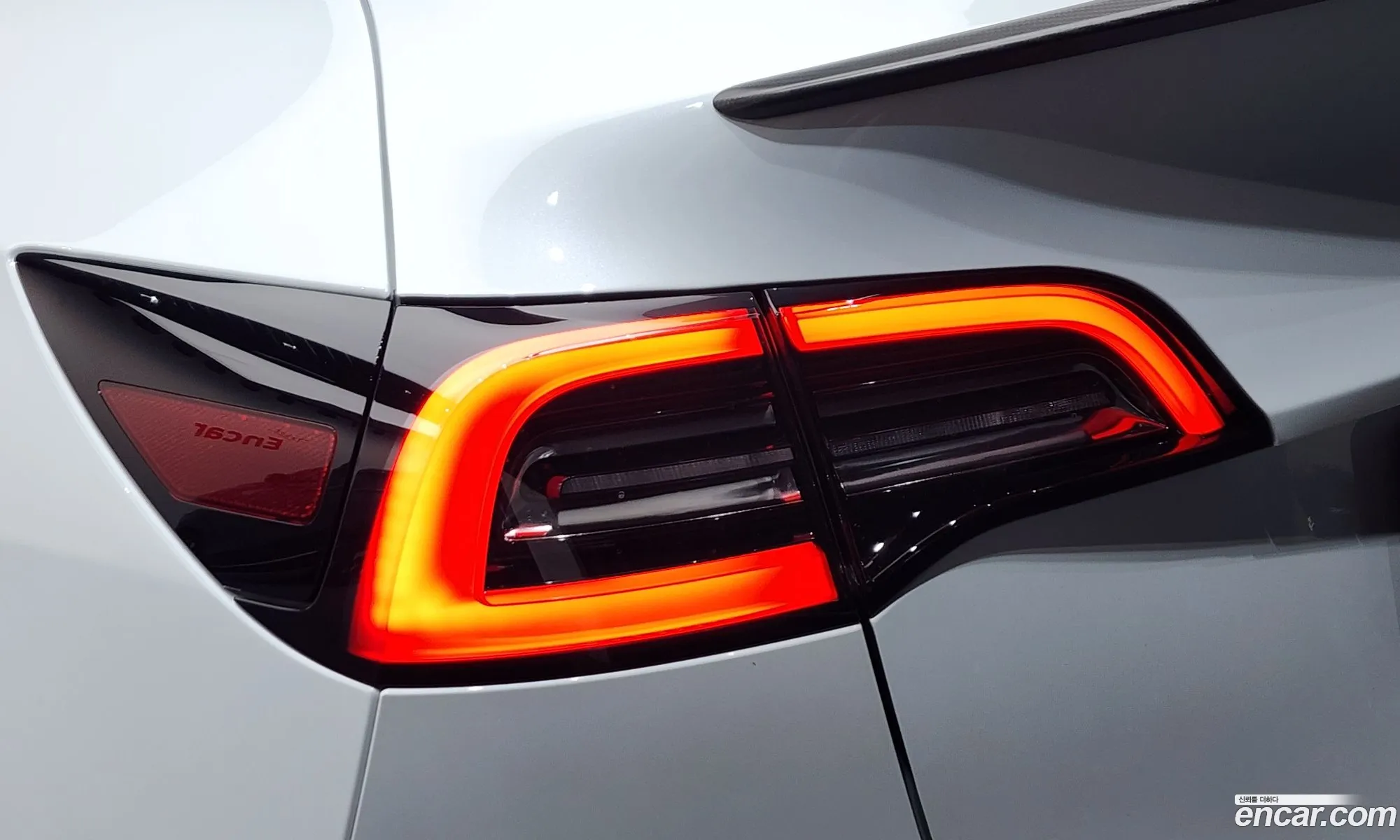 Tesla Model Y 2024 LRWYGCEL9RC564080 — 31