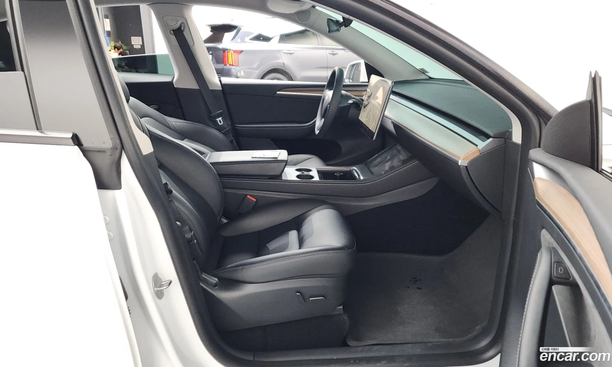 Tesla Model Y 2024 LRWYGCEL9RC564080 — 27