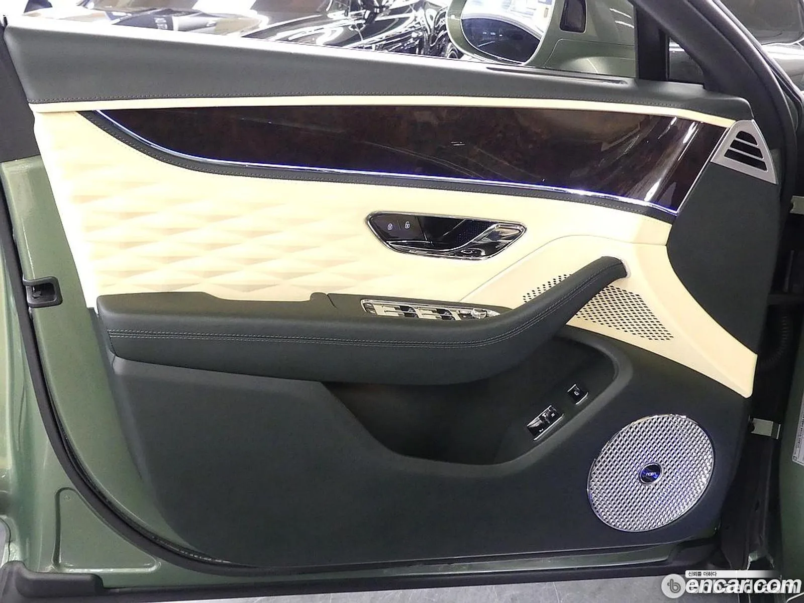 Bentley Flying Spur 2022 — 11