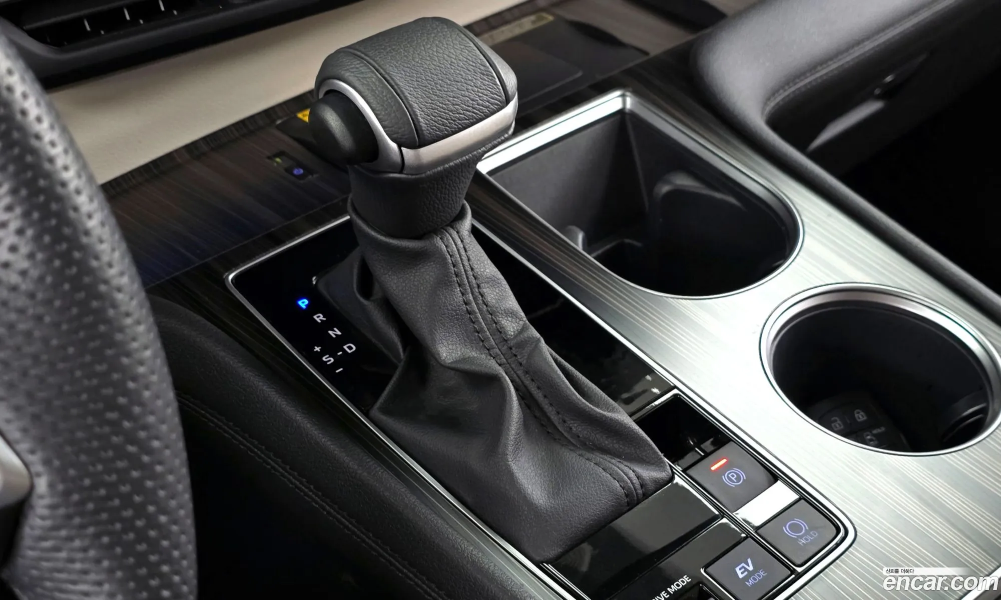 Toyota Sienna 2024 5TDGRKEC — 19