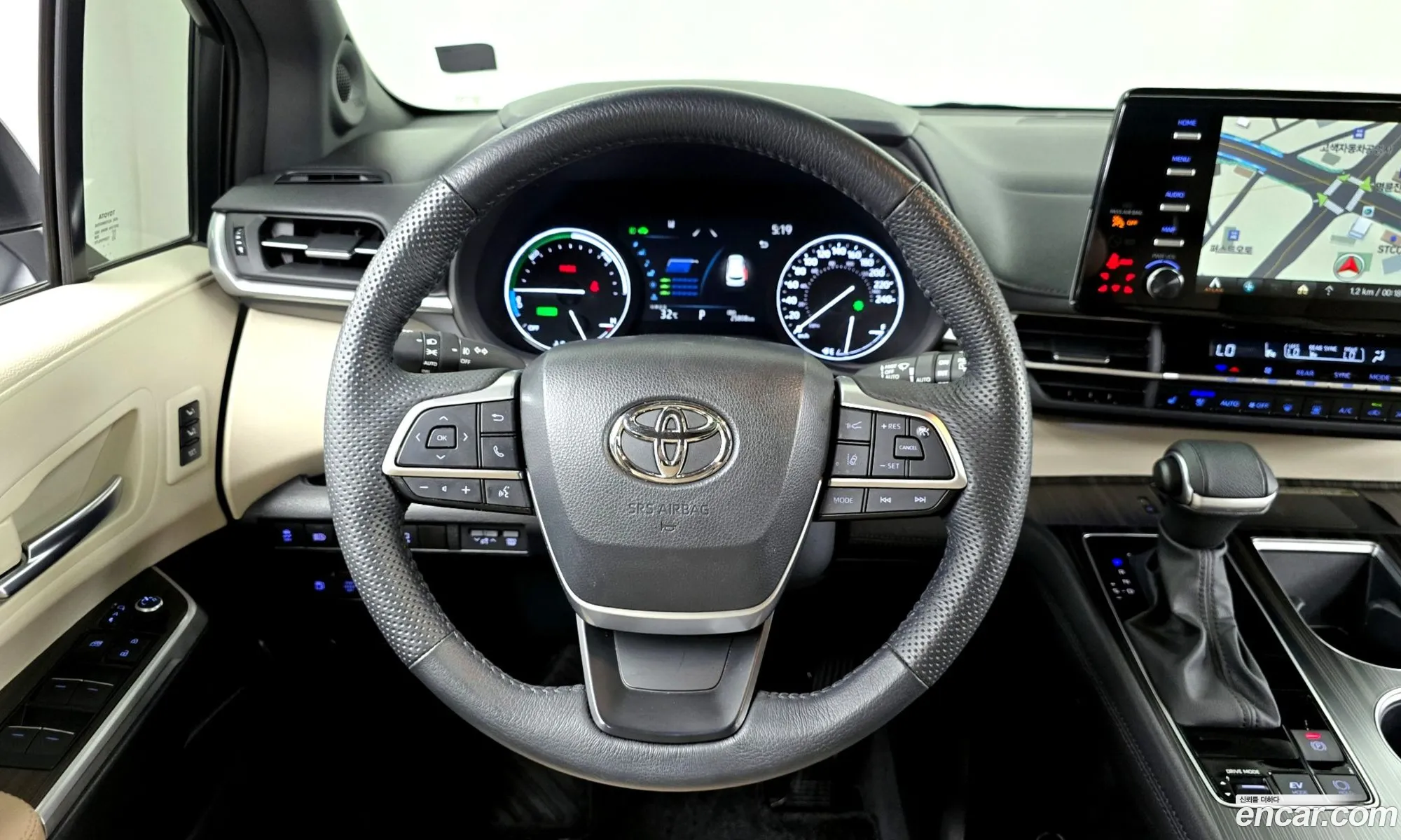 Toyota Sienna 2024 5TDGRKEC — 20