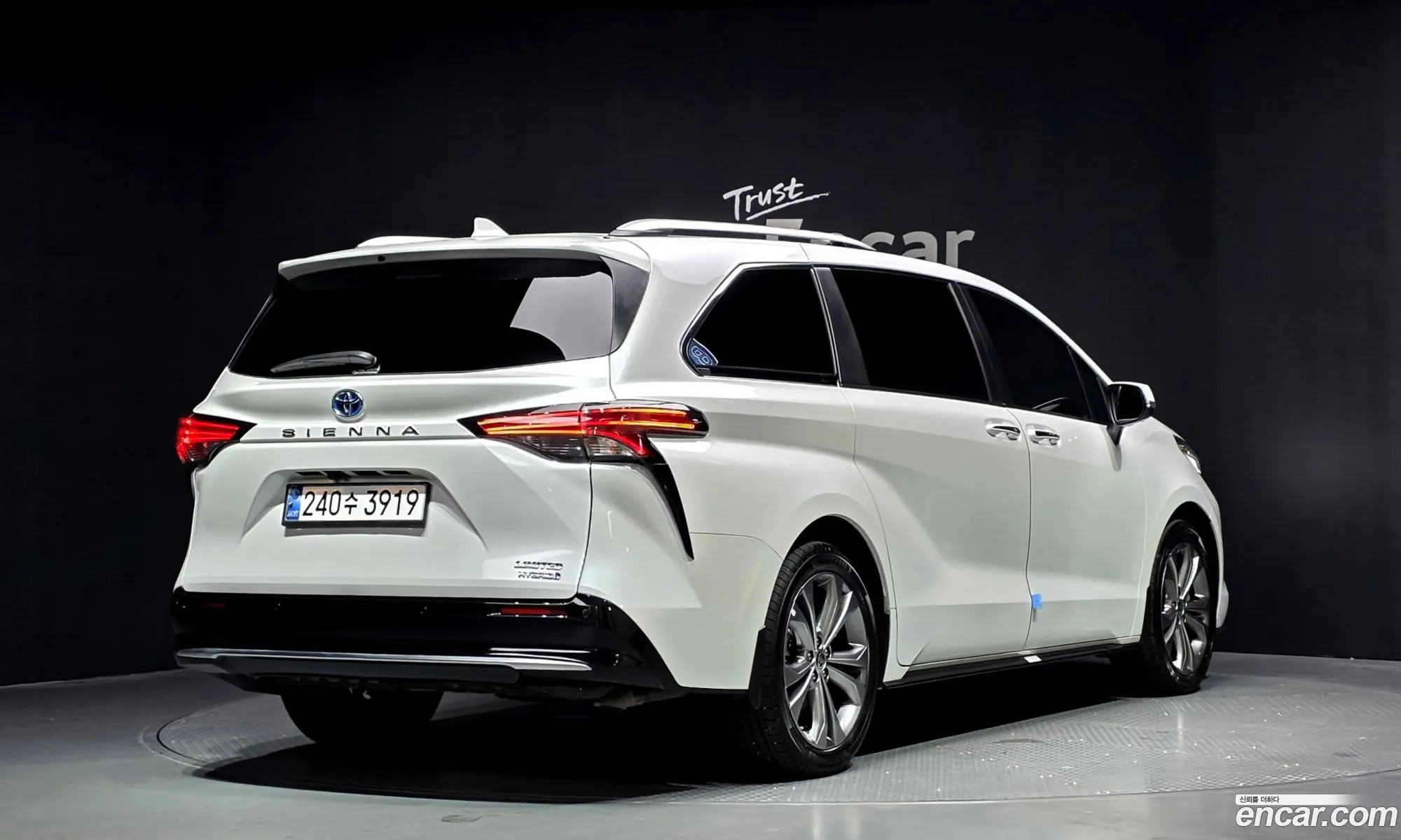 Toyota Sienna 2024 5TDGRKEC — 15