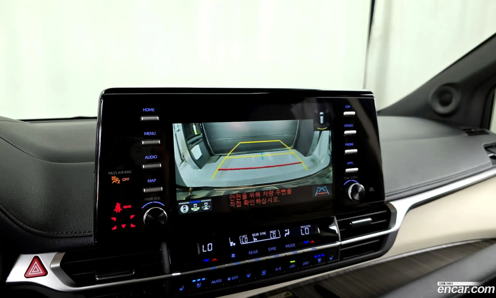 Toyota Sienna 2024 5TDGRKEC — 11