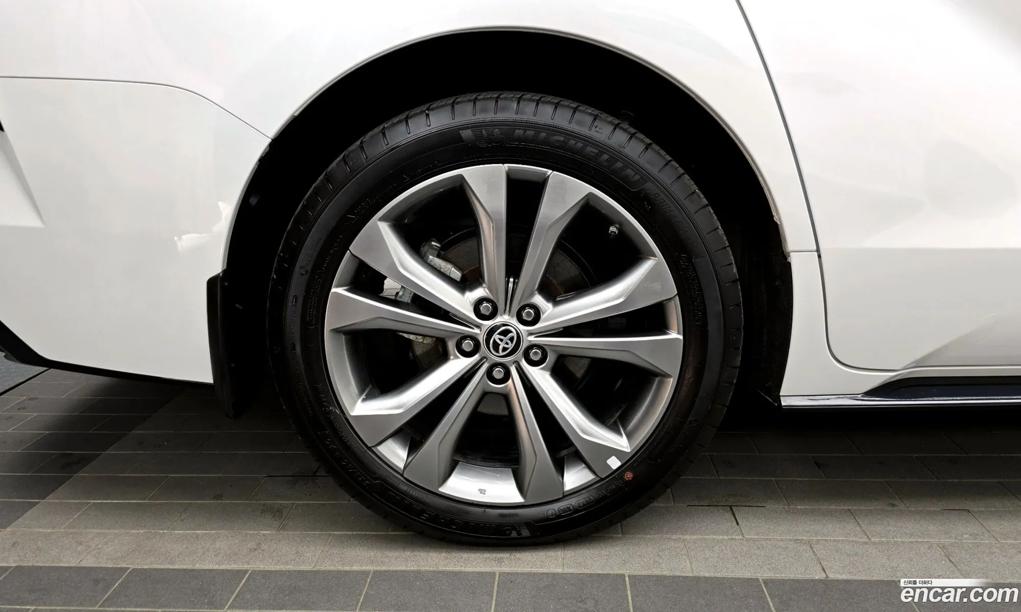 Toyota Sienna 2024 5TDGRKEC — 13