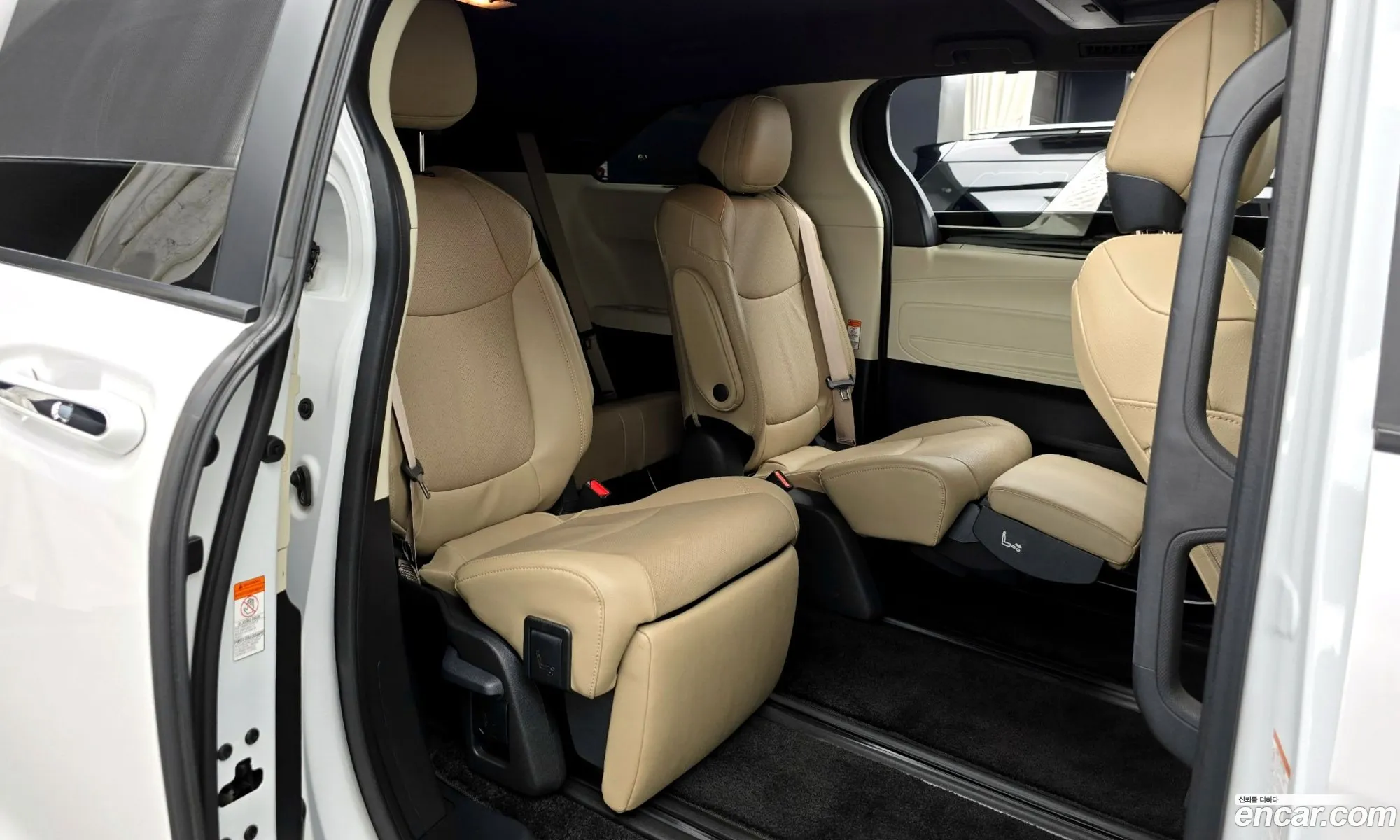 Toyota Sienna 2024 5TDGRKEC — 14