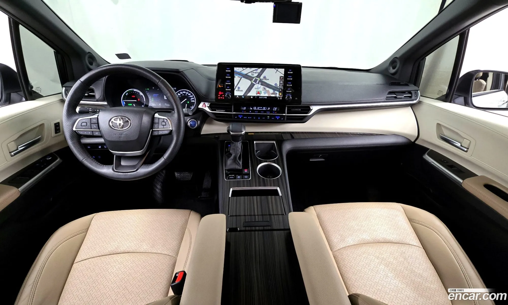 Toyota Sienna 2024 5TDGRKEC — 9