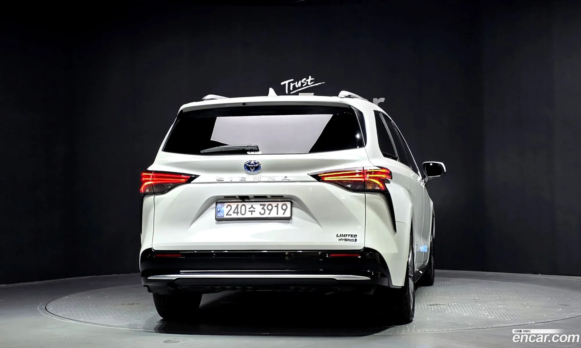 Toyota Sienna 2024 5TDGRKEC — 8
