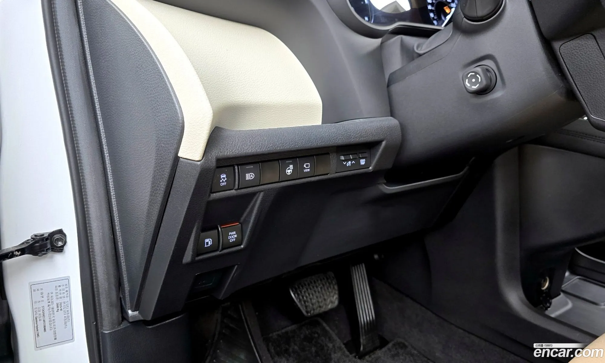 Toyota Sienna 2024 5TDGRKEC — 6