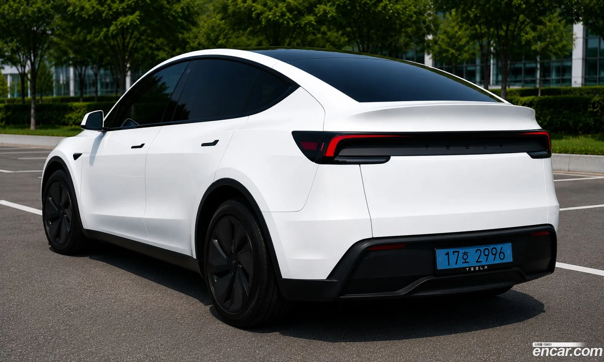 Tesla Model Y 2025 — 3