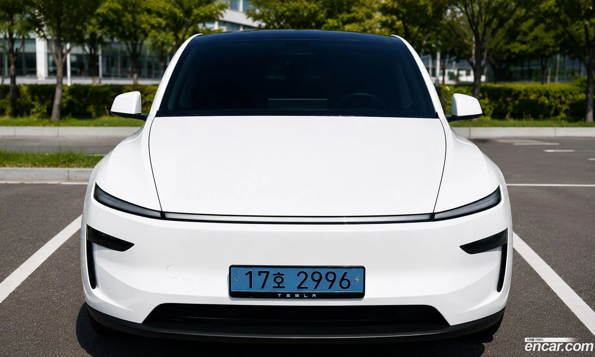 Tesla Model Y 2025 — 11