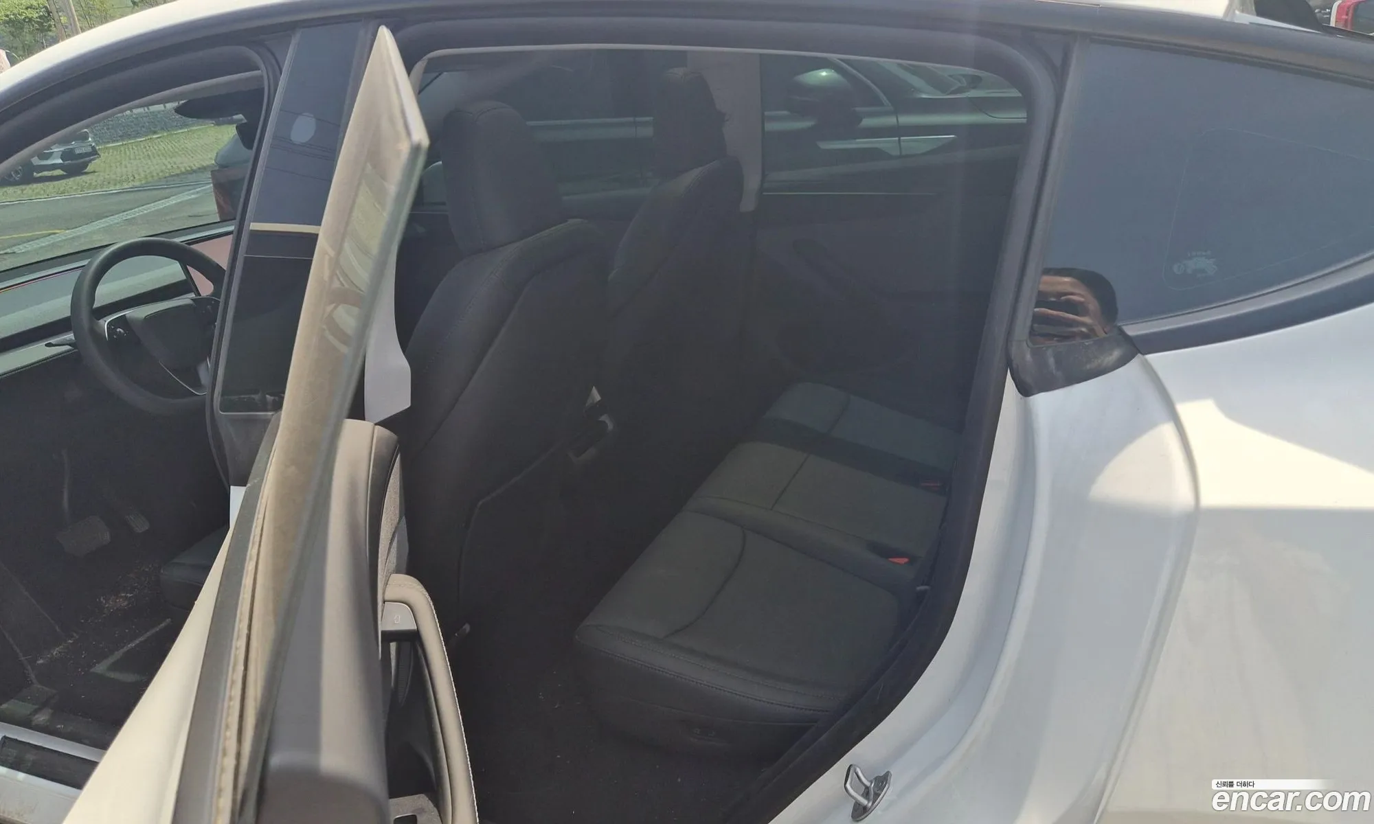Tesla Model Y 2025 — 4