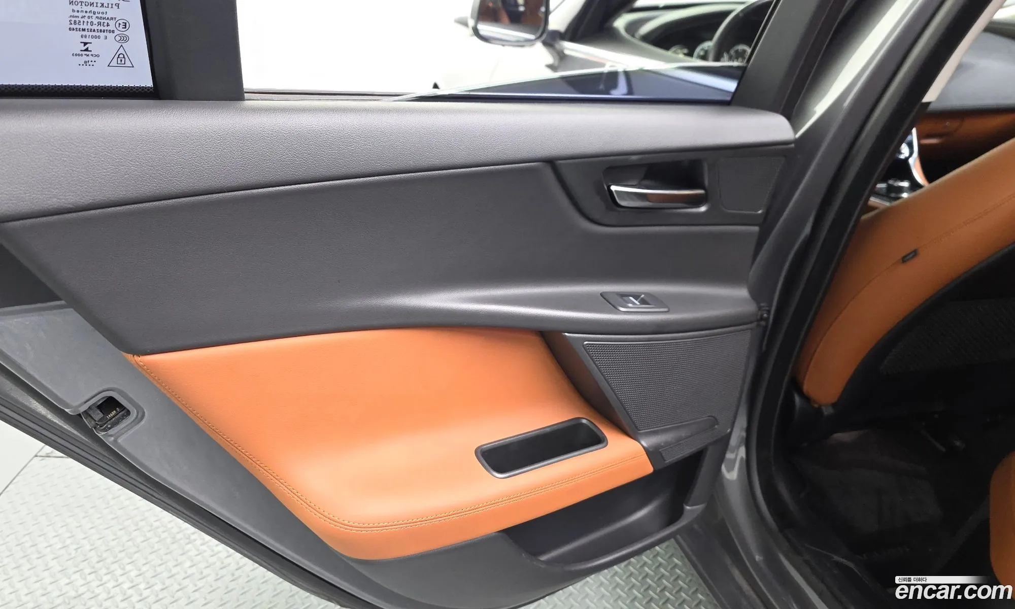 Jaguar XE 2019 SAJAB4BN3KCP51210 — 33