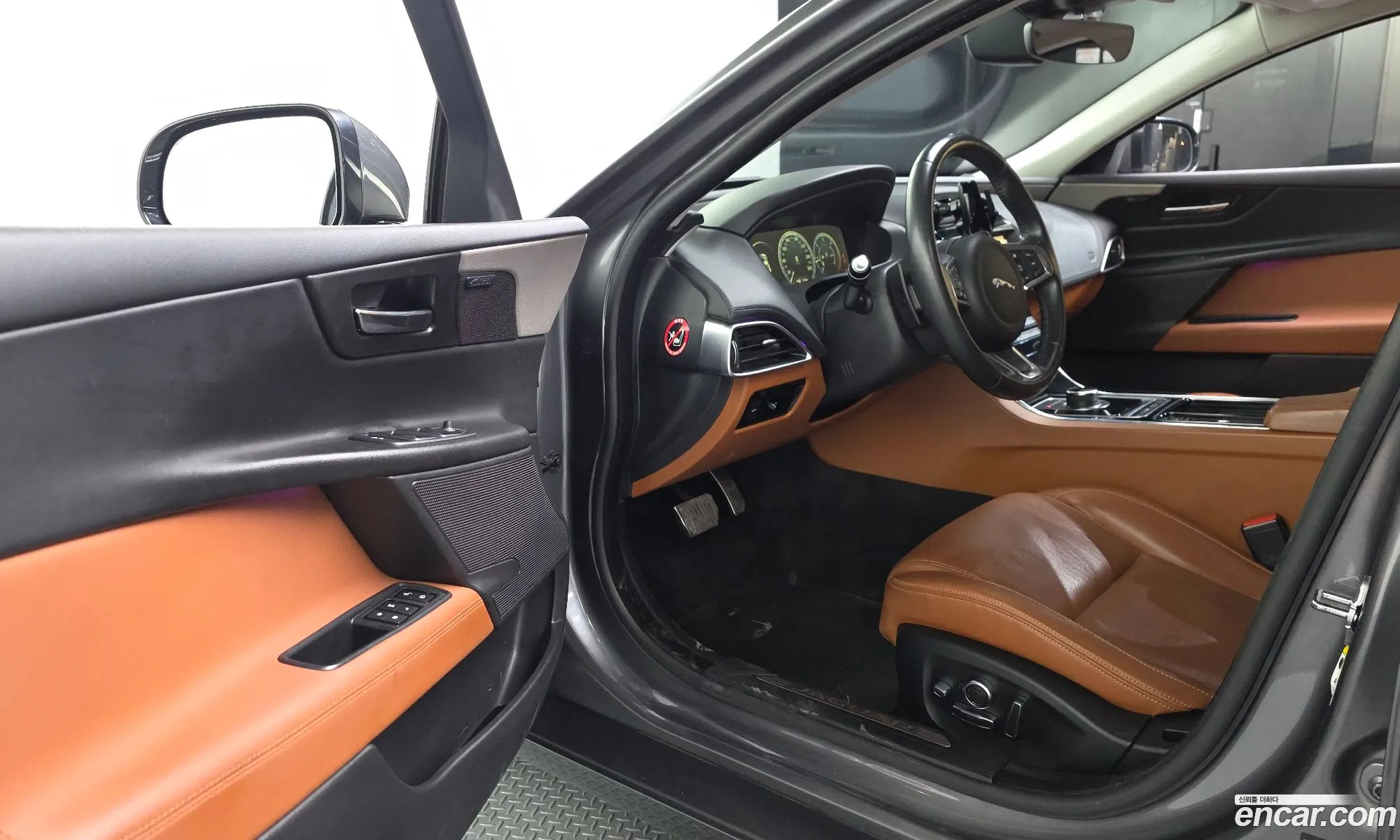 Jaguar XE 2019 SAJAB4BN3KCP51210 — 28