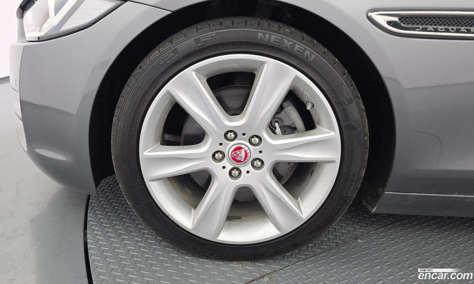 Jaguar XE 2019 SAJAB4BN3KCP51210 — 22