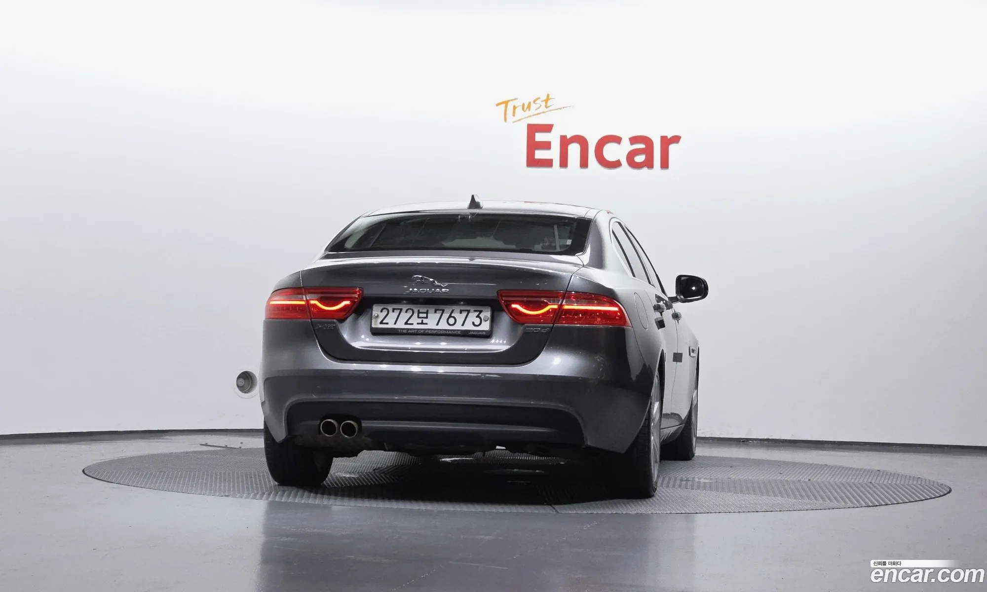 Jaguar XE 2019 SAJAB4BN3KCP51210 — 12