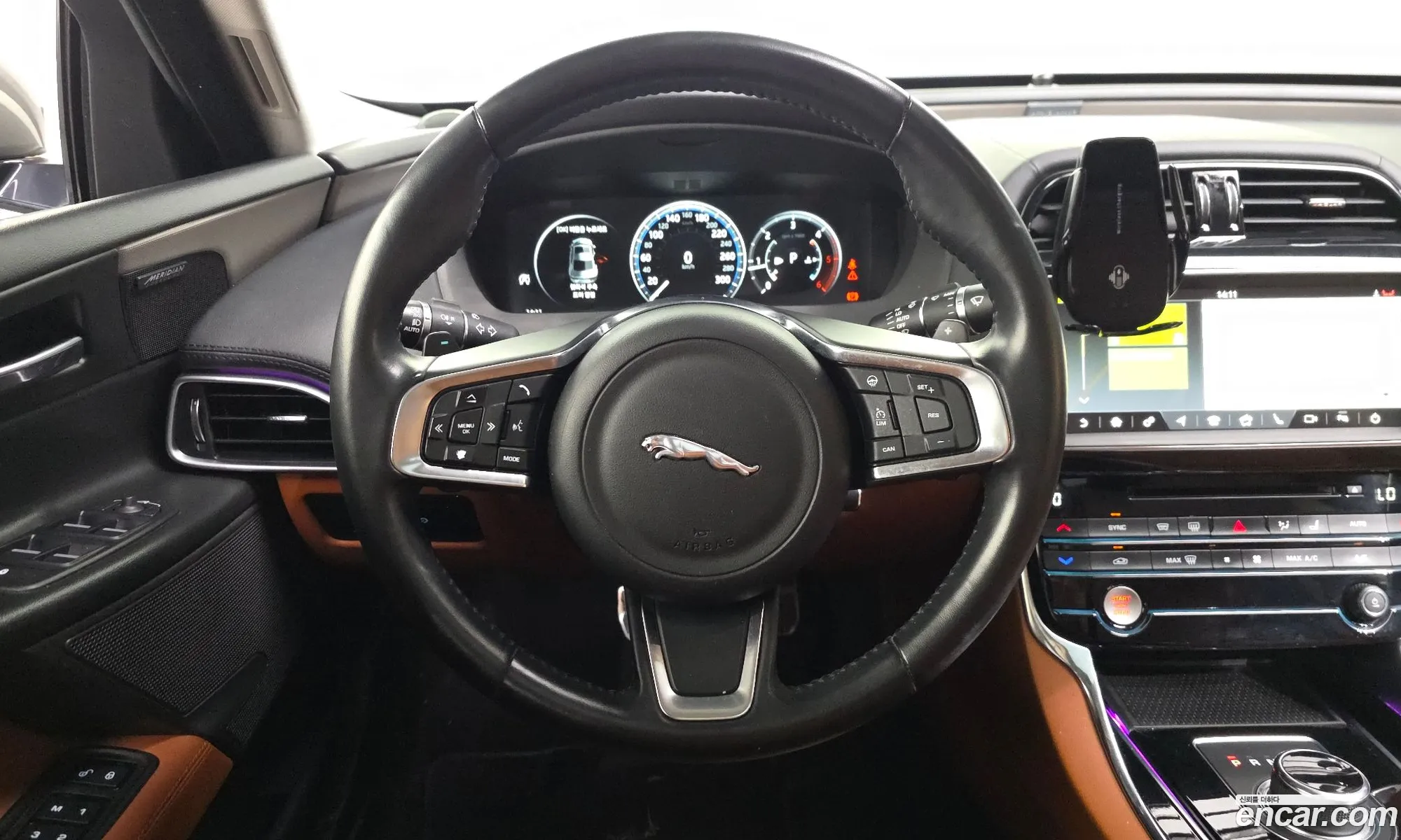 Jaguar XE 2019 SAJAB4BN3KCP51210 — 16