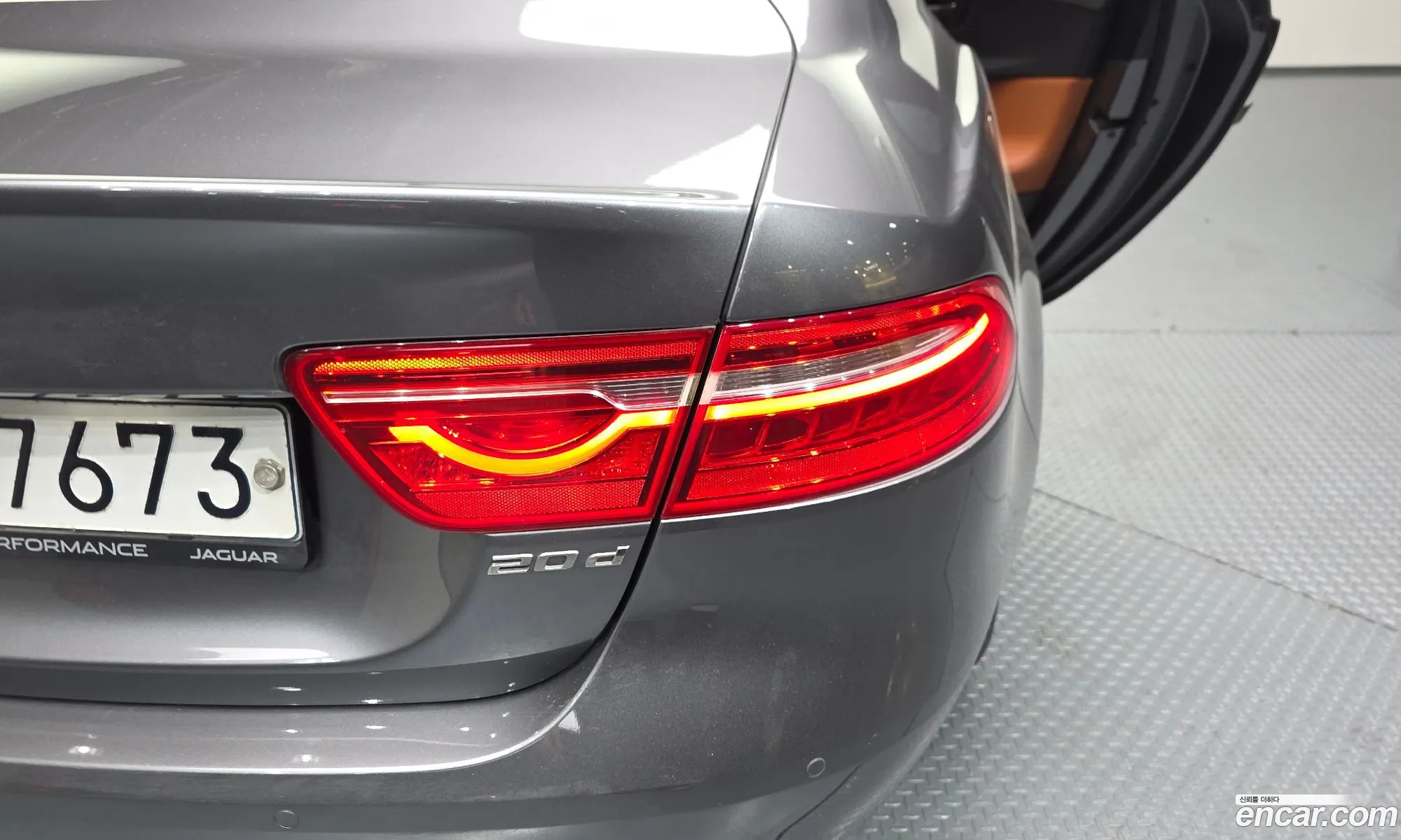 Jaguar XE 2019 SAJAB4BN3KCP51210 — 3