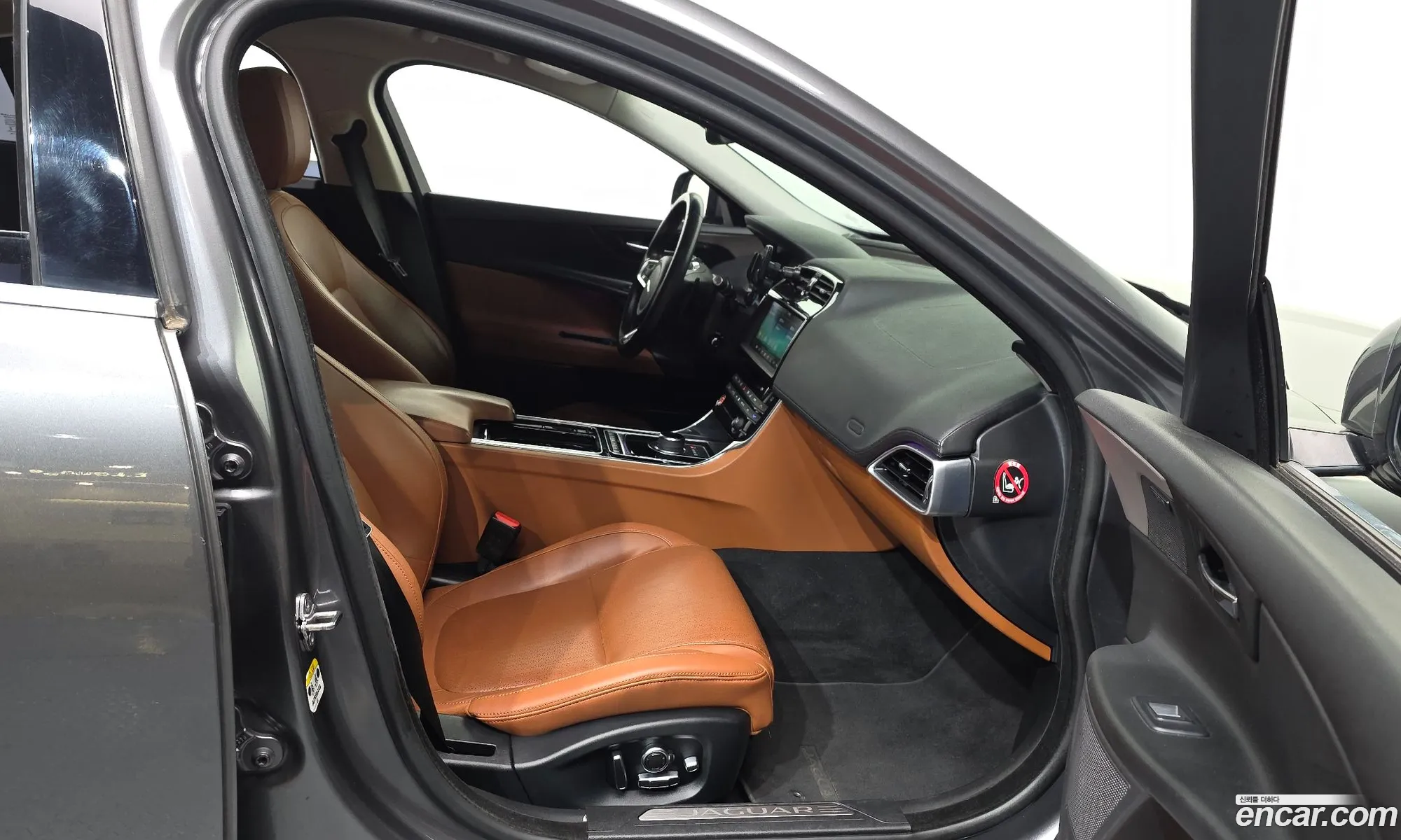Jaguar XE 2019 SAJAB4BN3KCP51210 — 5