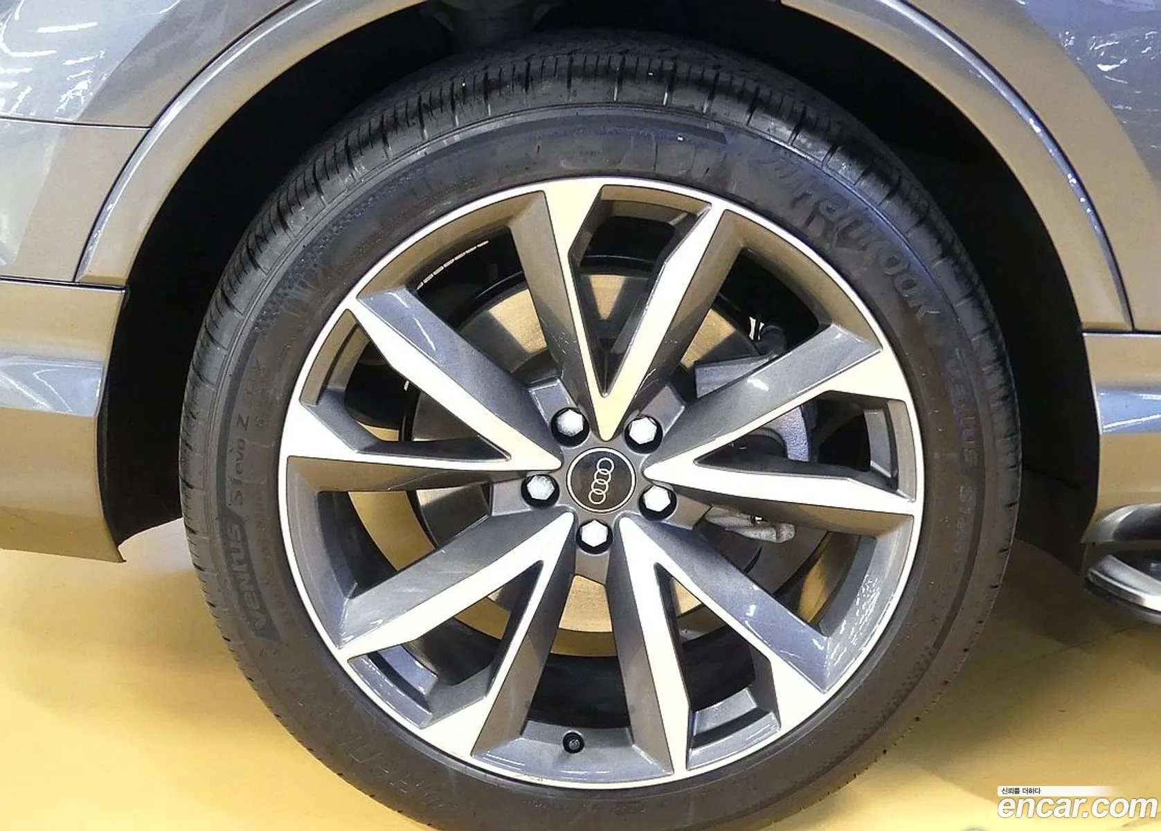 Audi Q7 2023 — 10