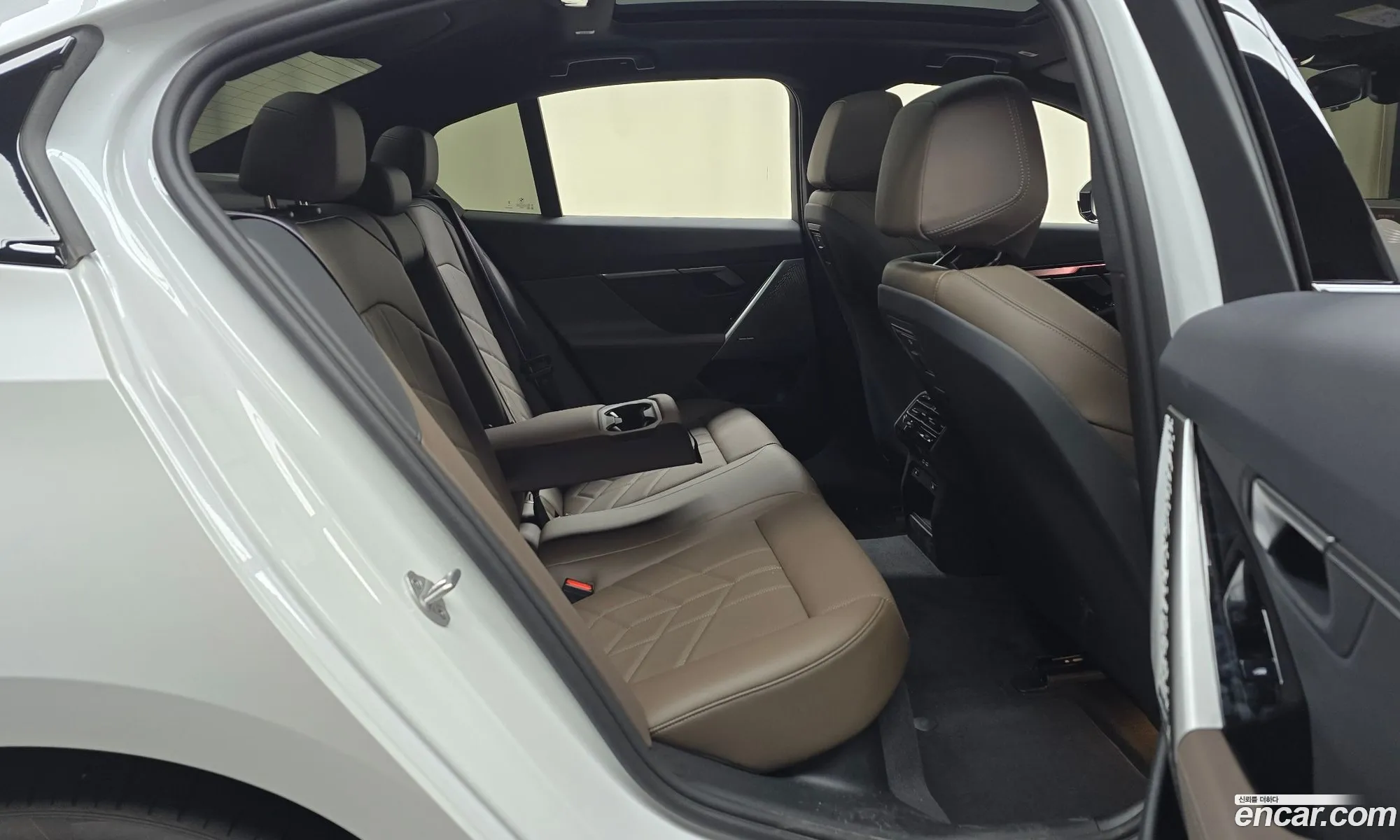 BMW 5 Series 2025 — 16