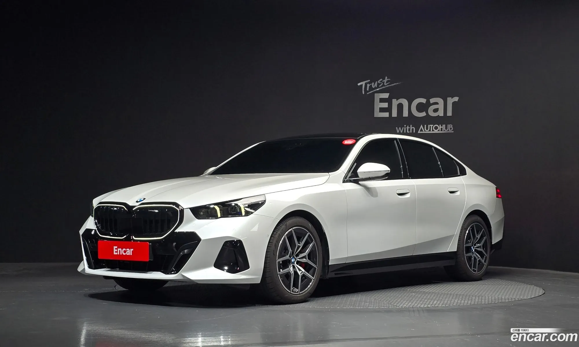 BMW 5 Series 2025 — 17