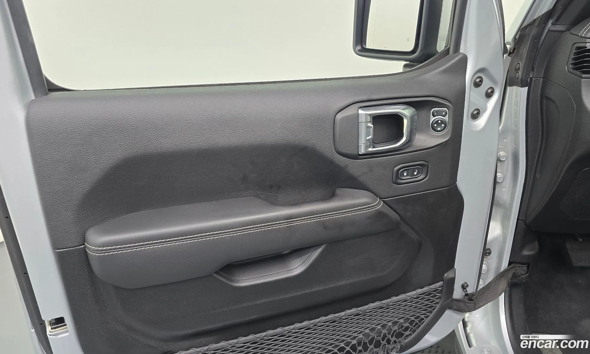 Jeep Wrangler 2022 — 4