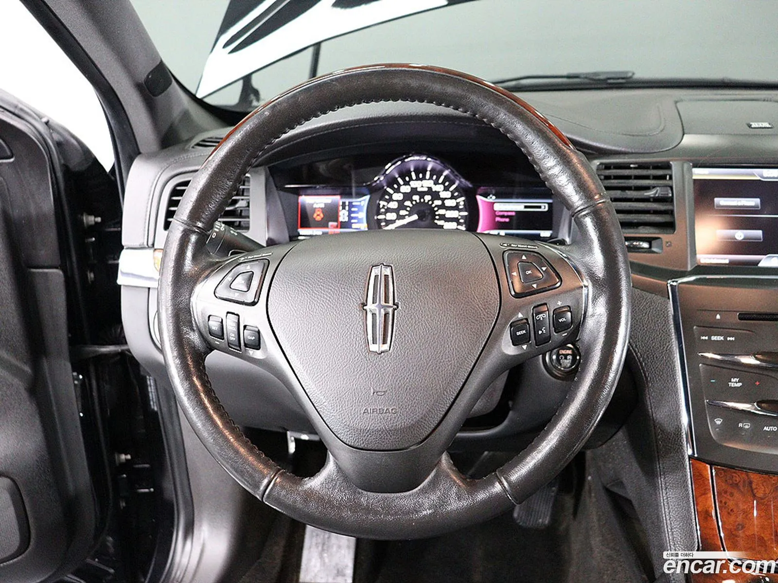Lincoln MKS 2016 — 7