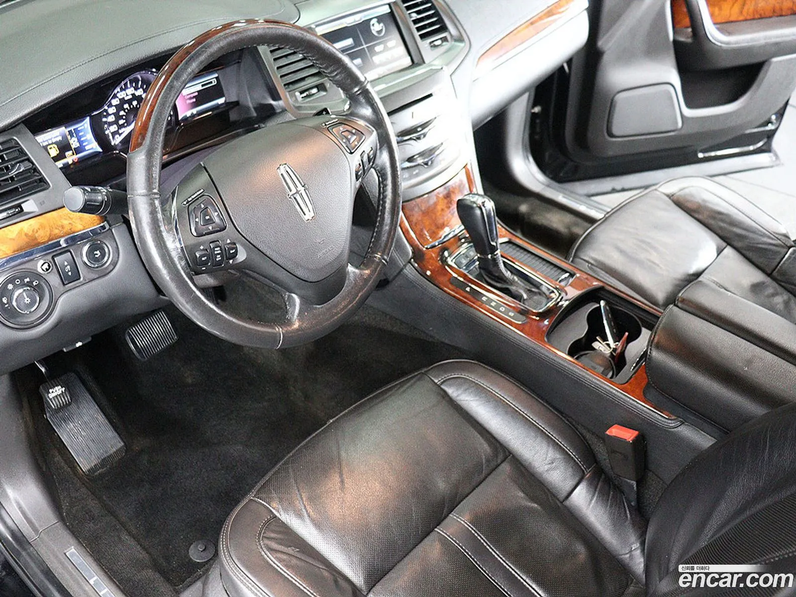 Lincoln MKS 2016 — 14