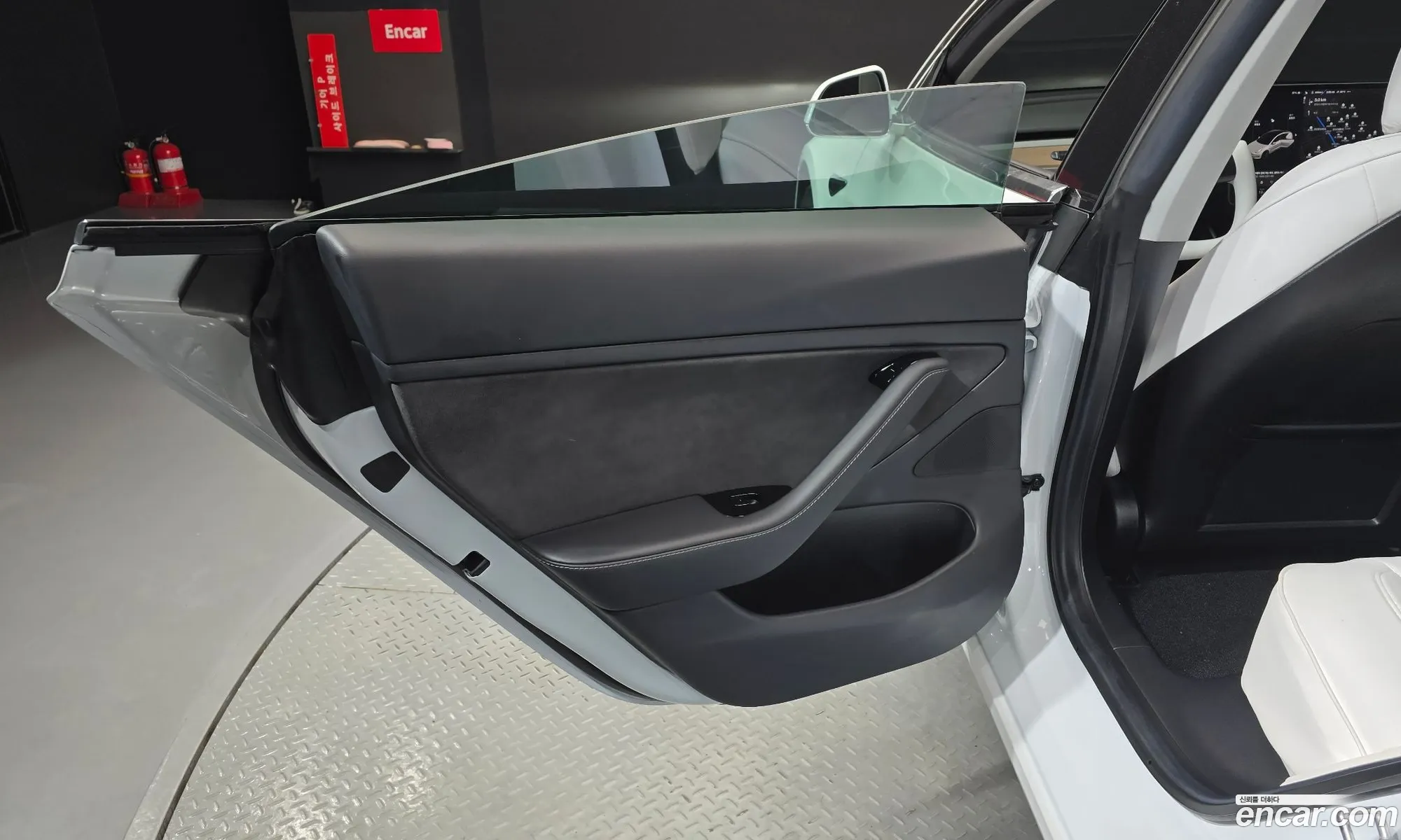 Tesla Model 3 2019 5YJ3E1EB5LF585758 — 26