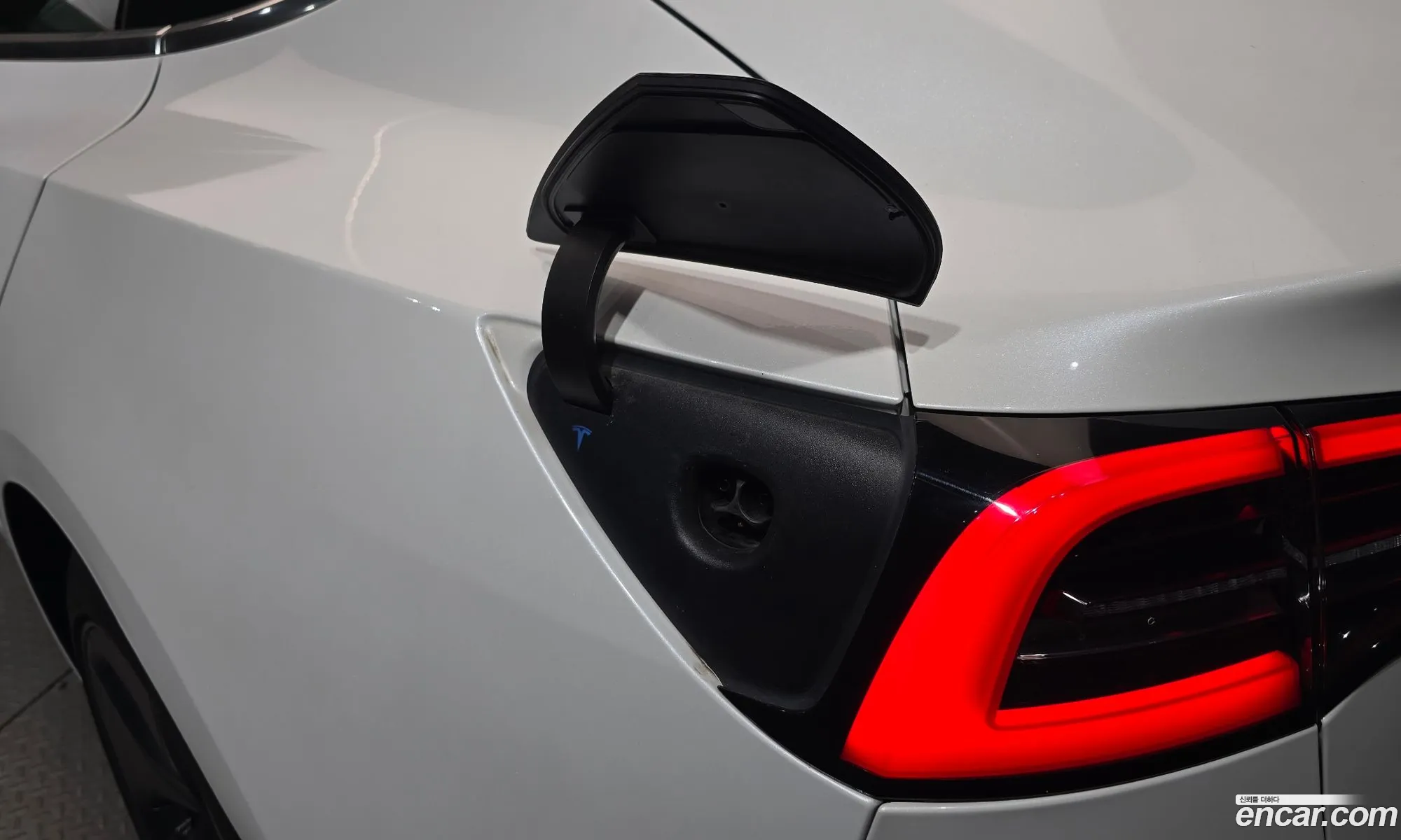 Tesla Model 3 2019 5YJ3E1EB5LF585758 — 19